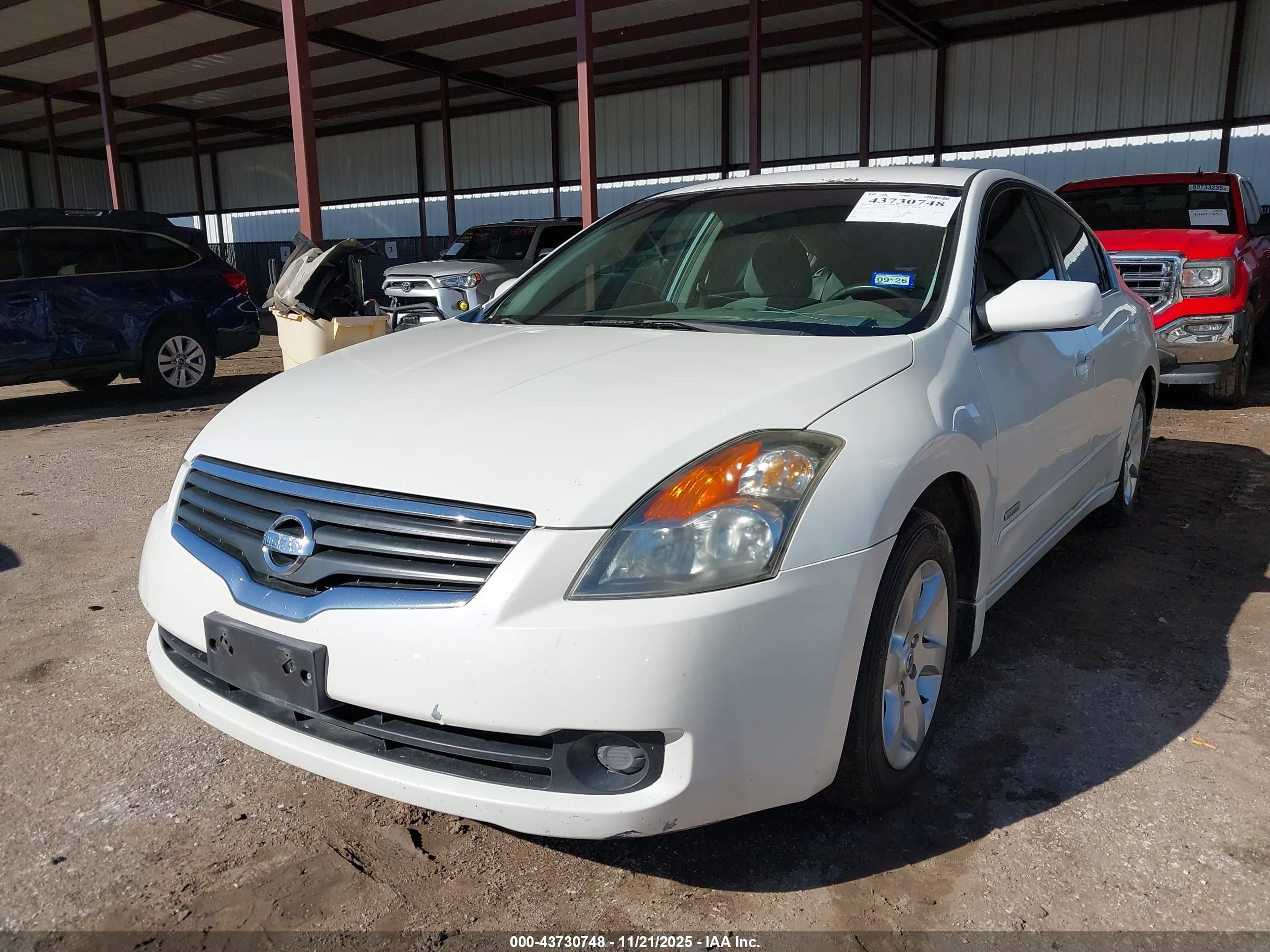 NISSAN ALTIMA image 2