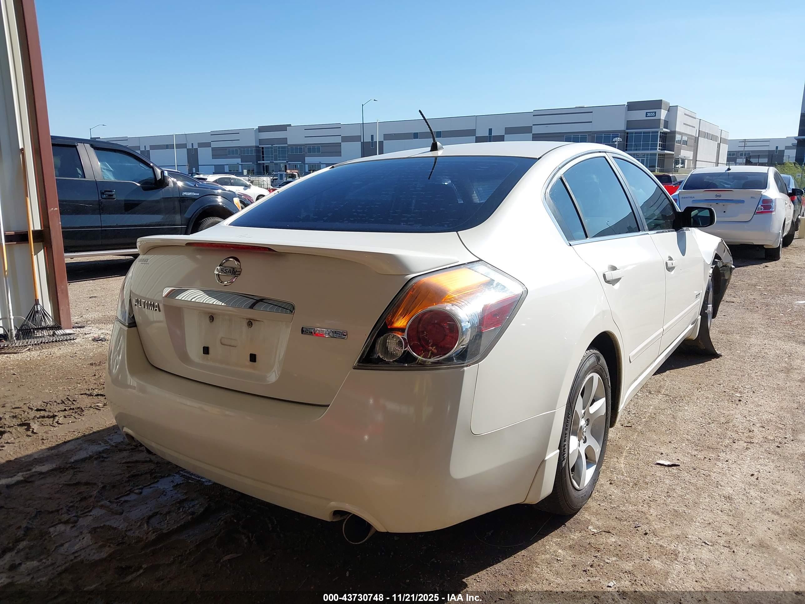 NISSAN ALTIMA image 4