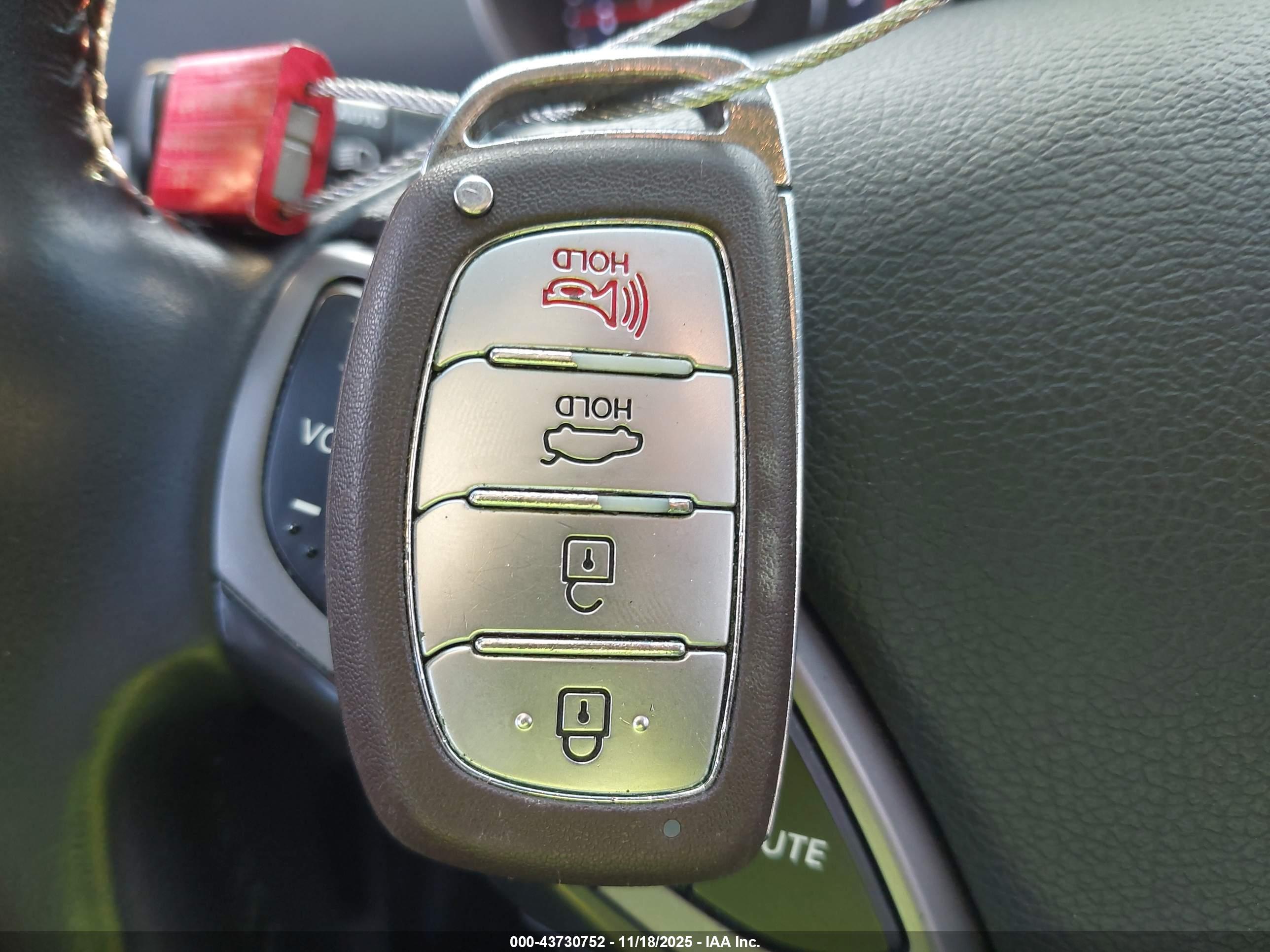 HYUNDAI ELANTRA image 11