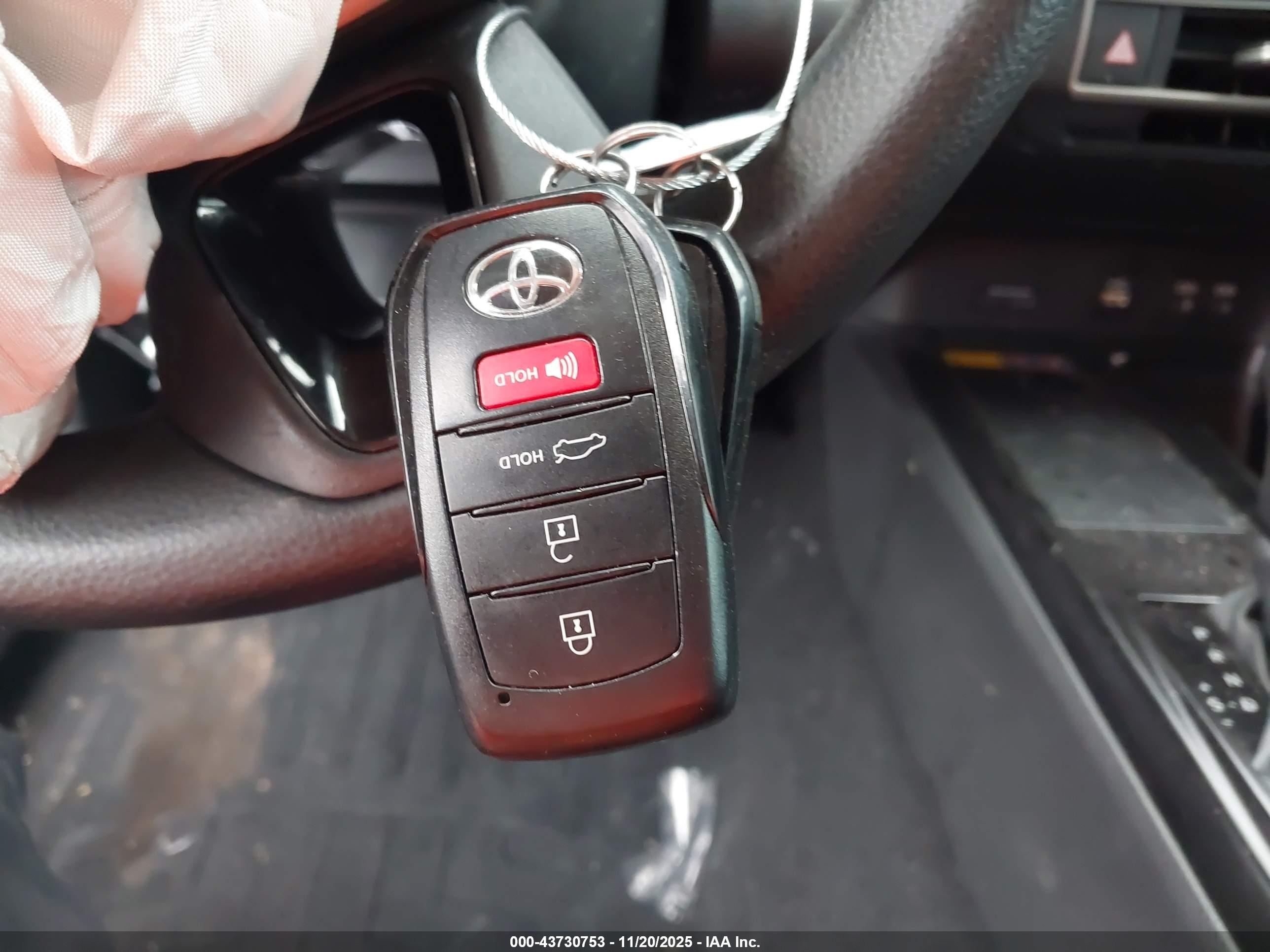 TOYOTA CAMRY image 11