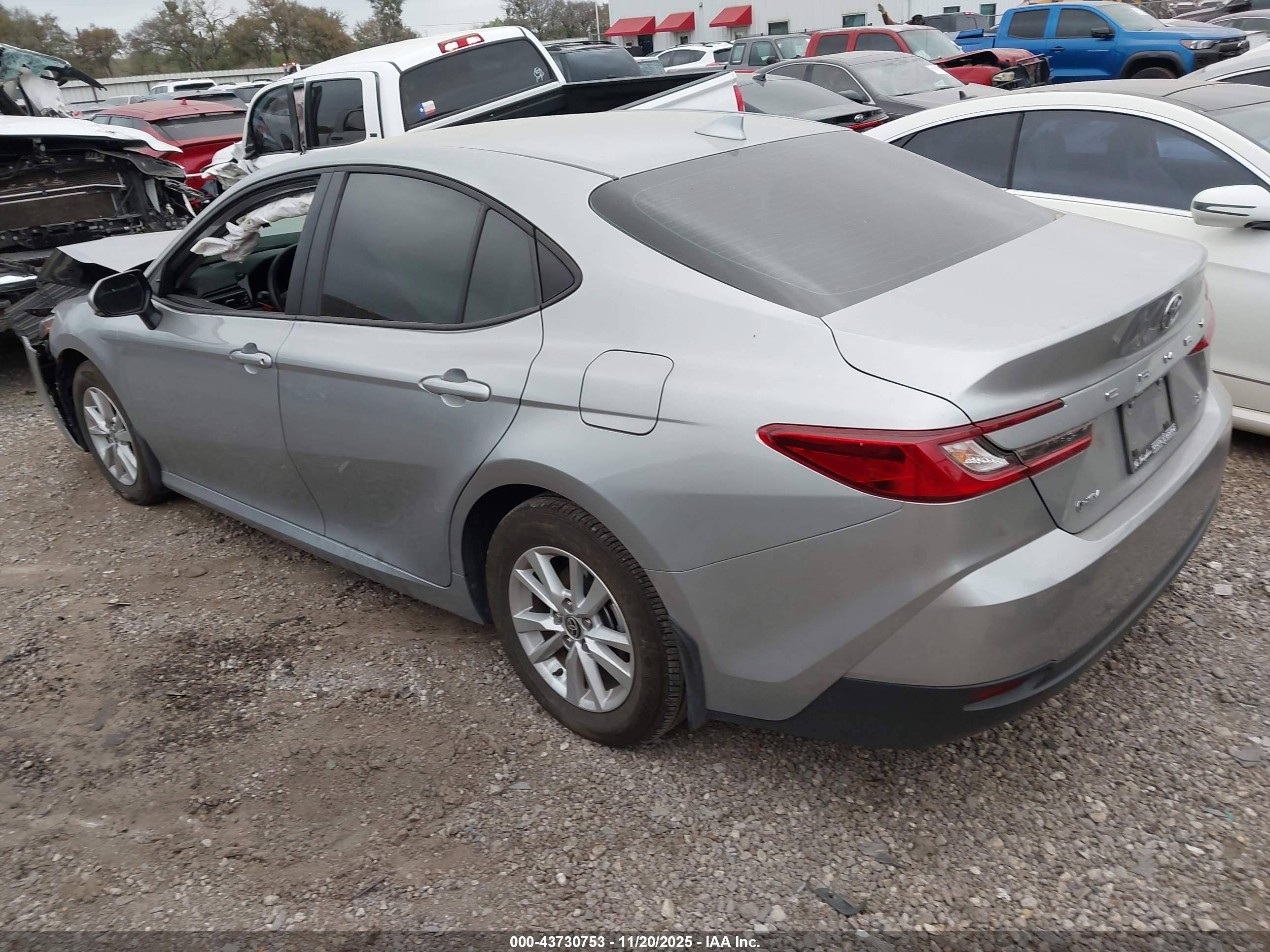 TOYOTA CAMRY image 3