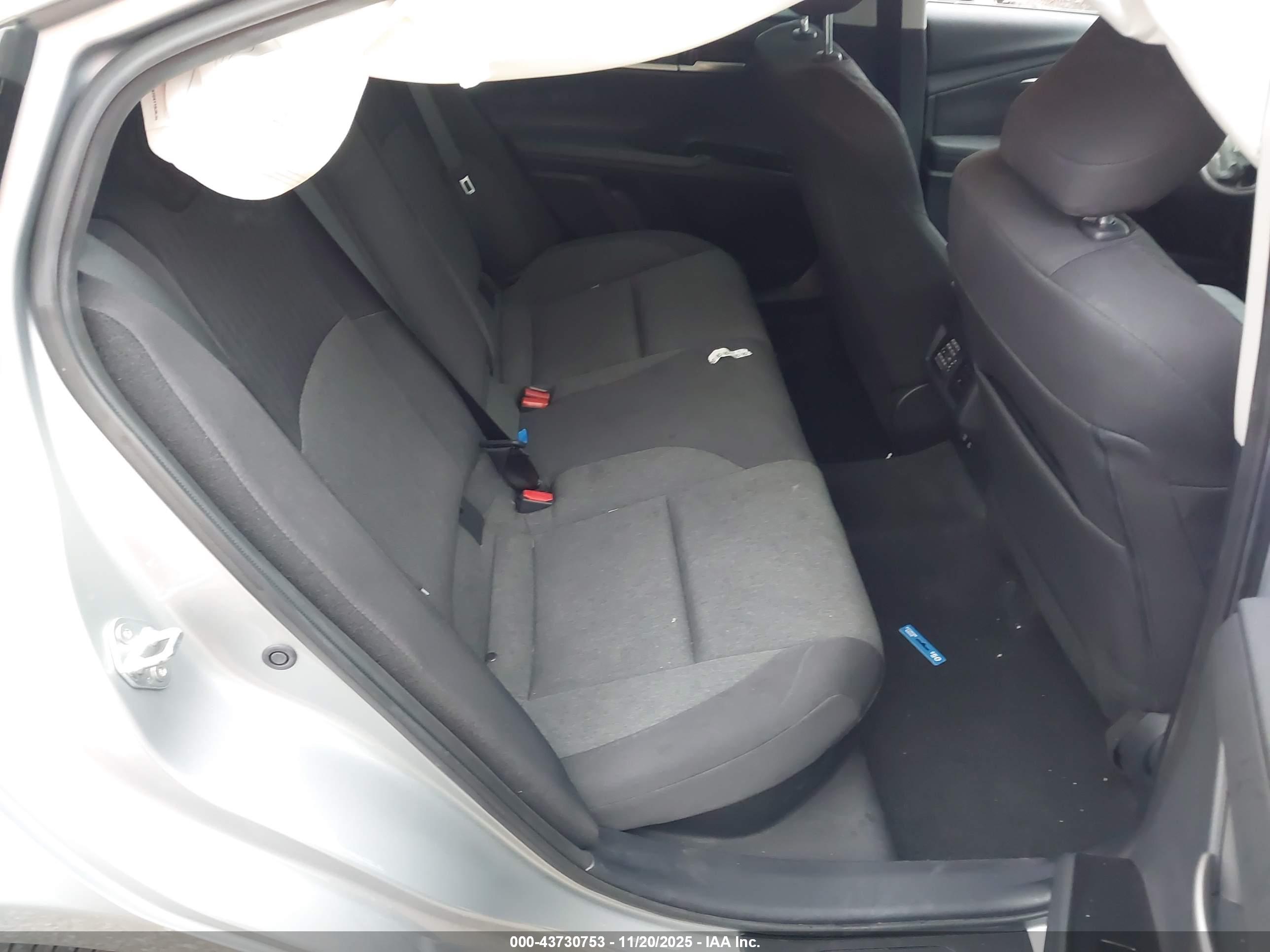 TOYOTA CAMRY image 8