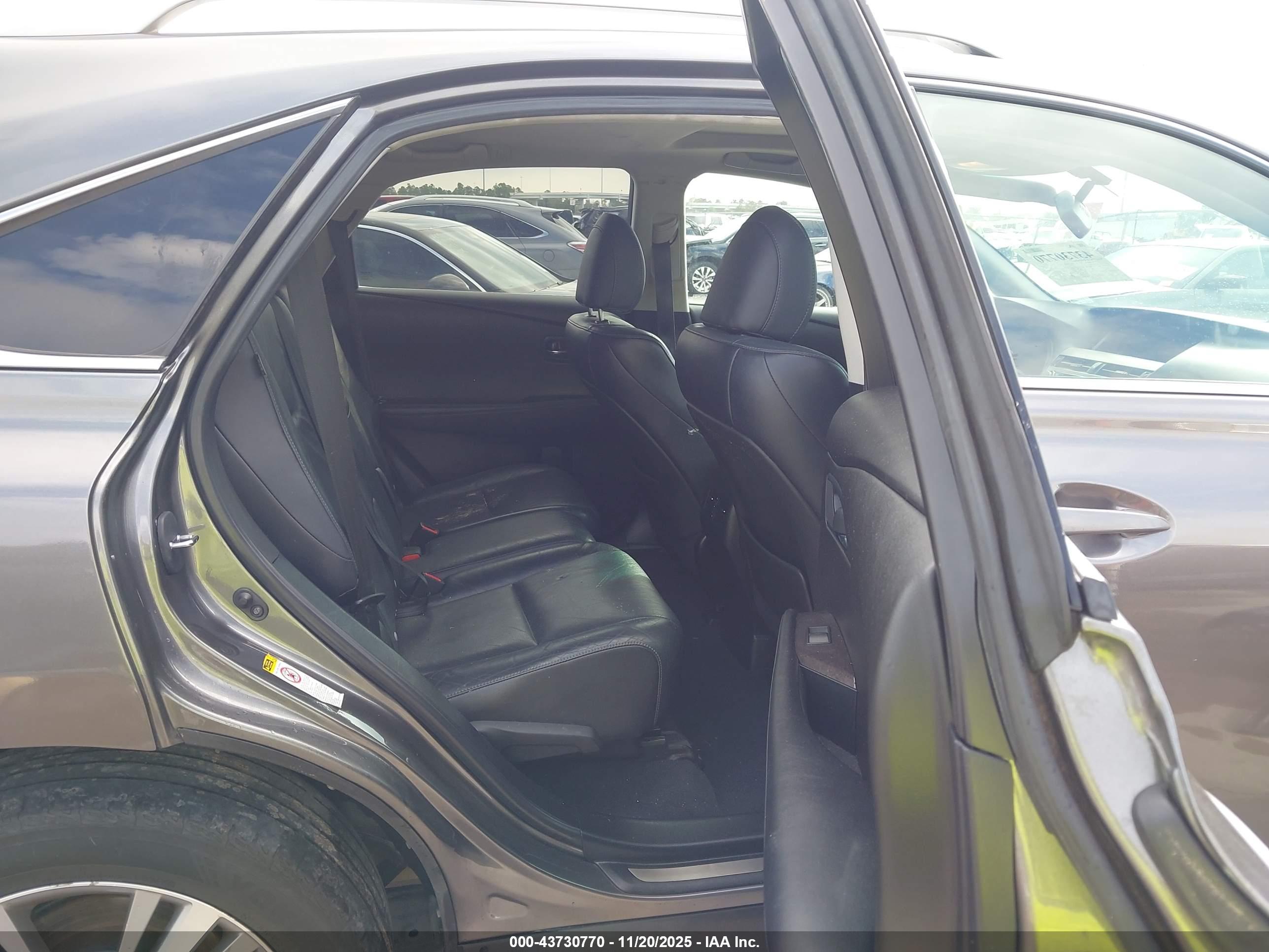 LEXUS RX image 8