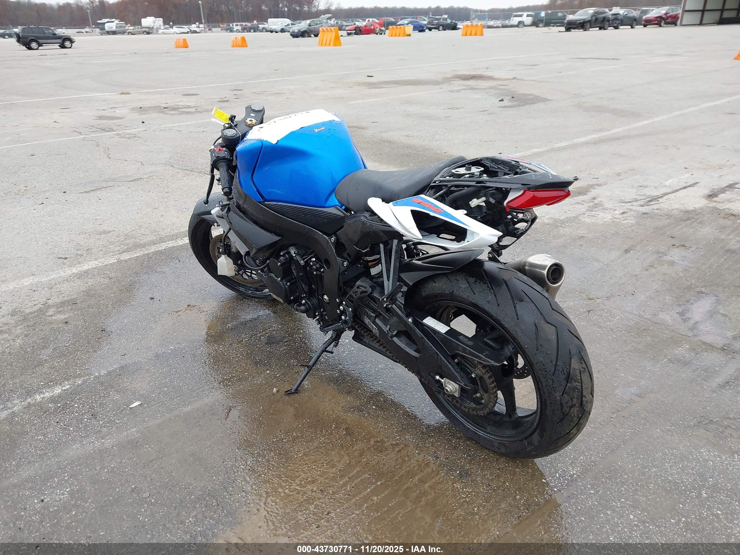 SUZUKI GSX-R600 image 3
