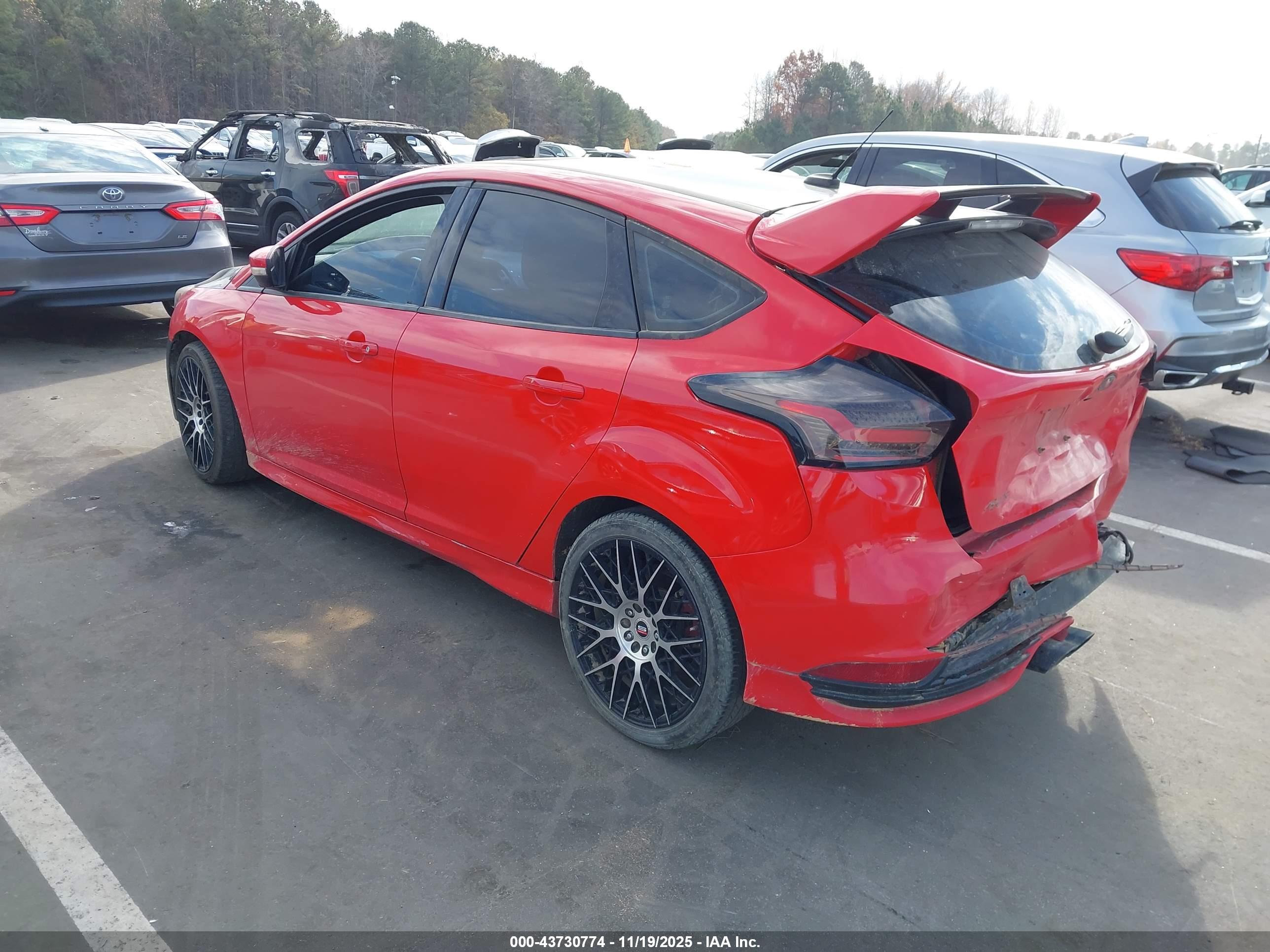 FORD FOCUS image 3