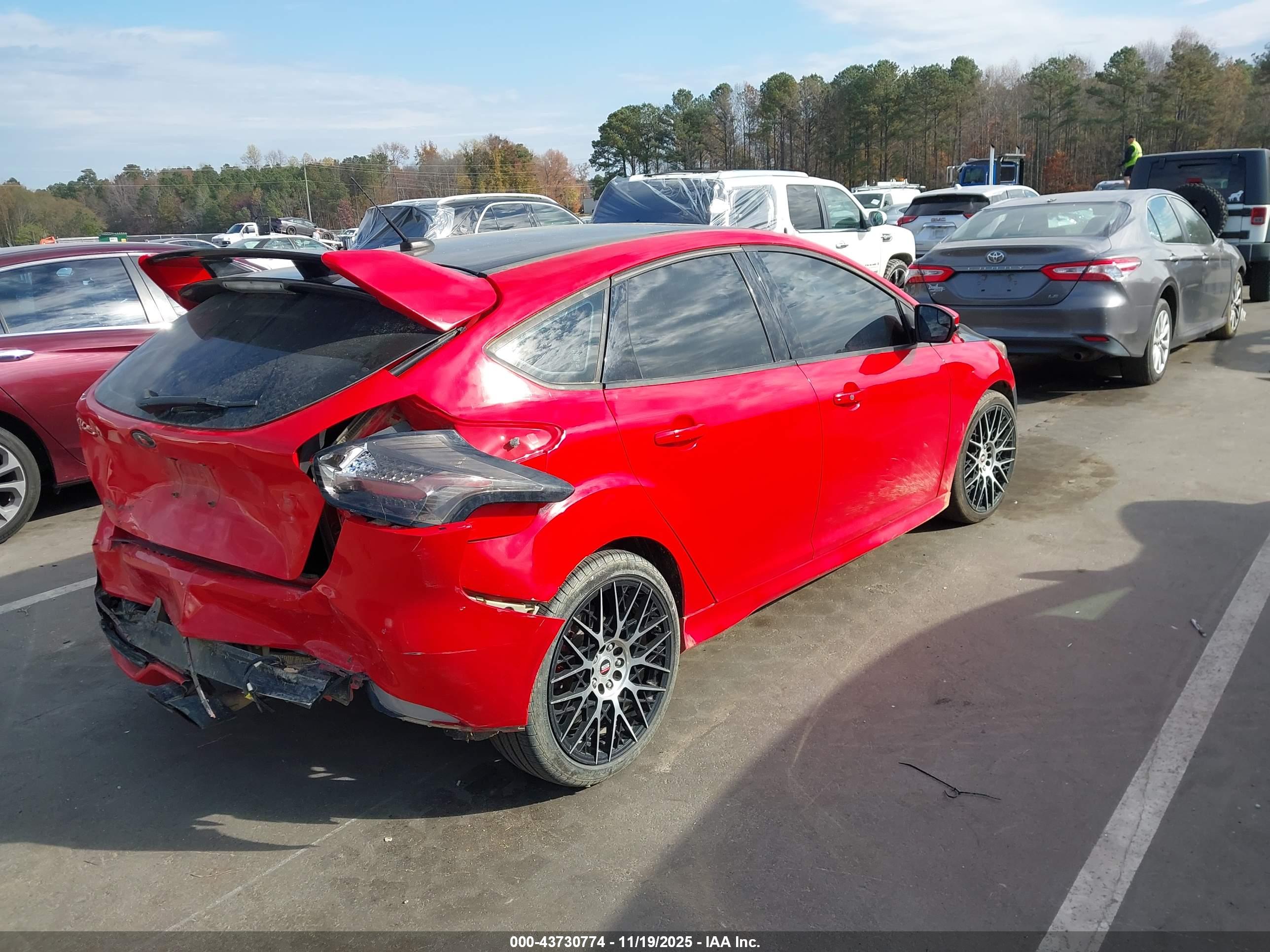 FORD FOCUS image 4
