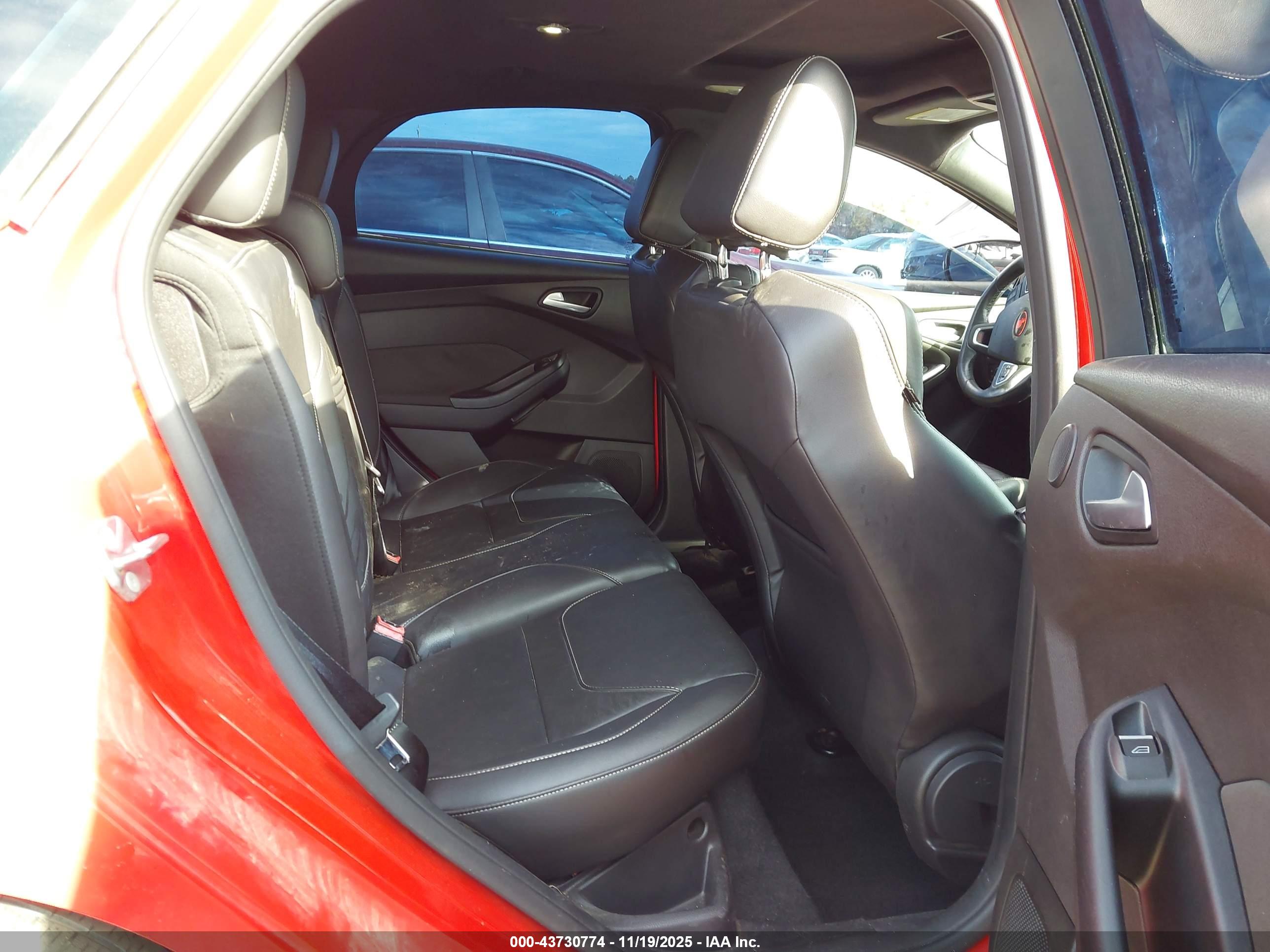 FORD FOCUS image 8