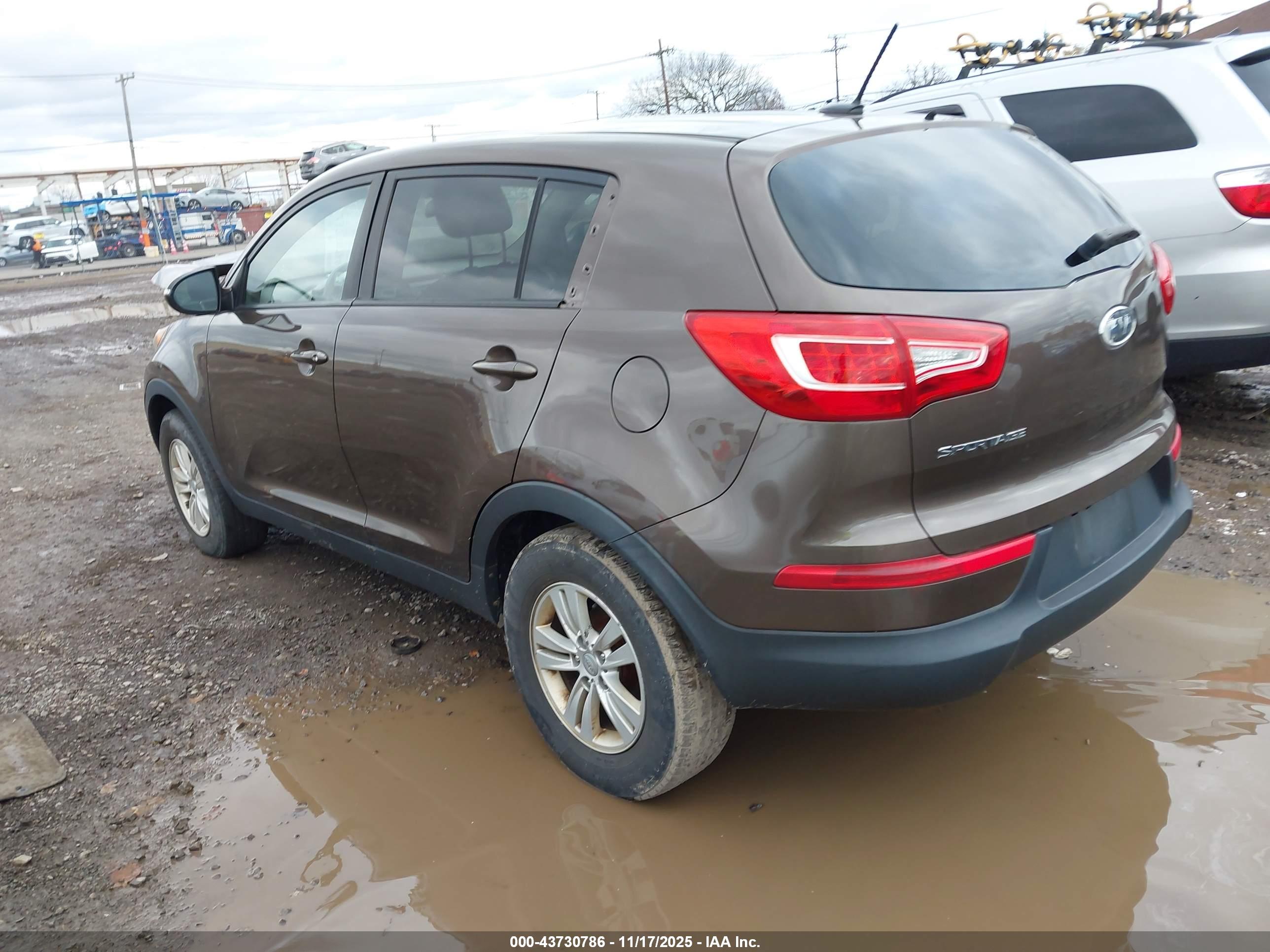 KIA SPORTAGE image 3