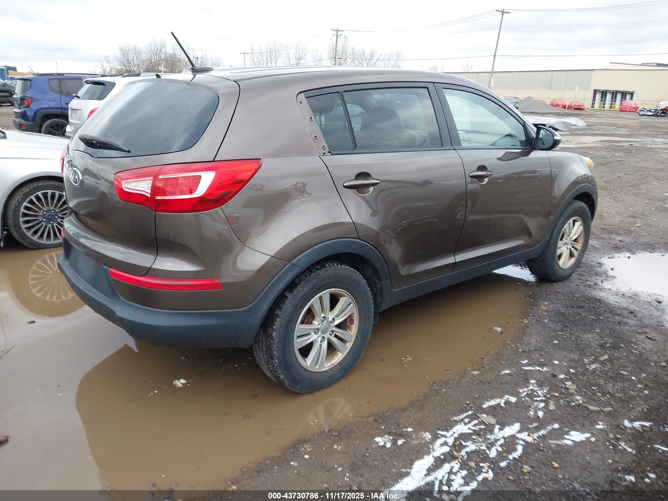 KIA SPORTAGE image 4
