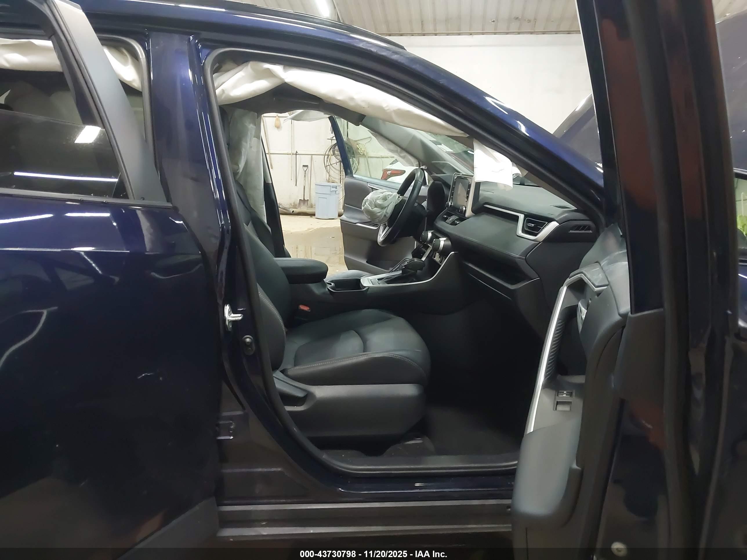 TOYOTA RAV4 image 5