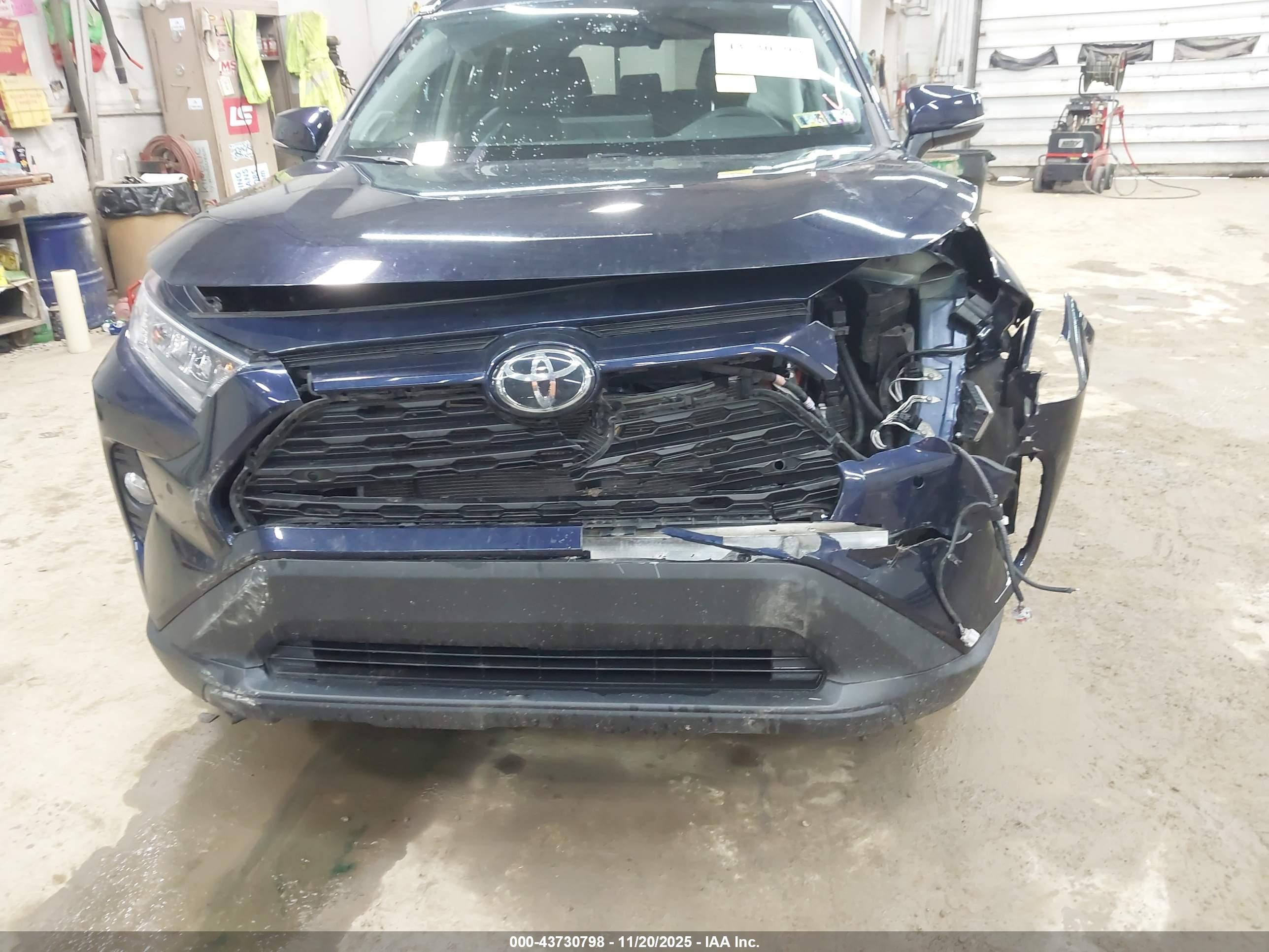 TOYOTA RAV4 image 6