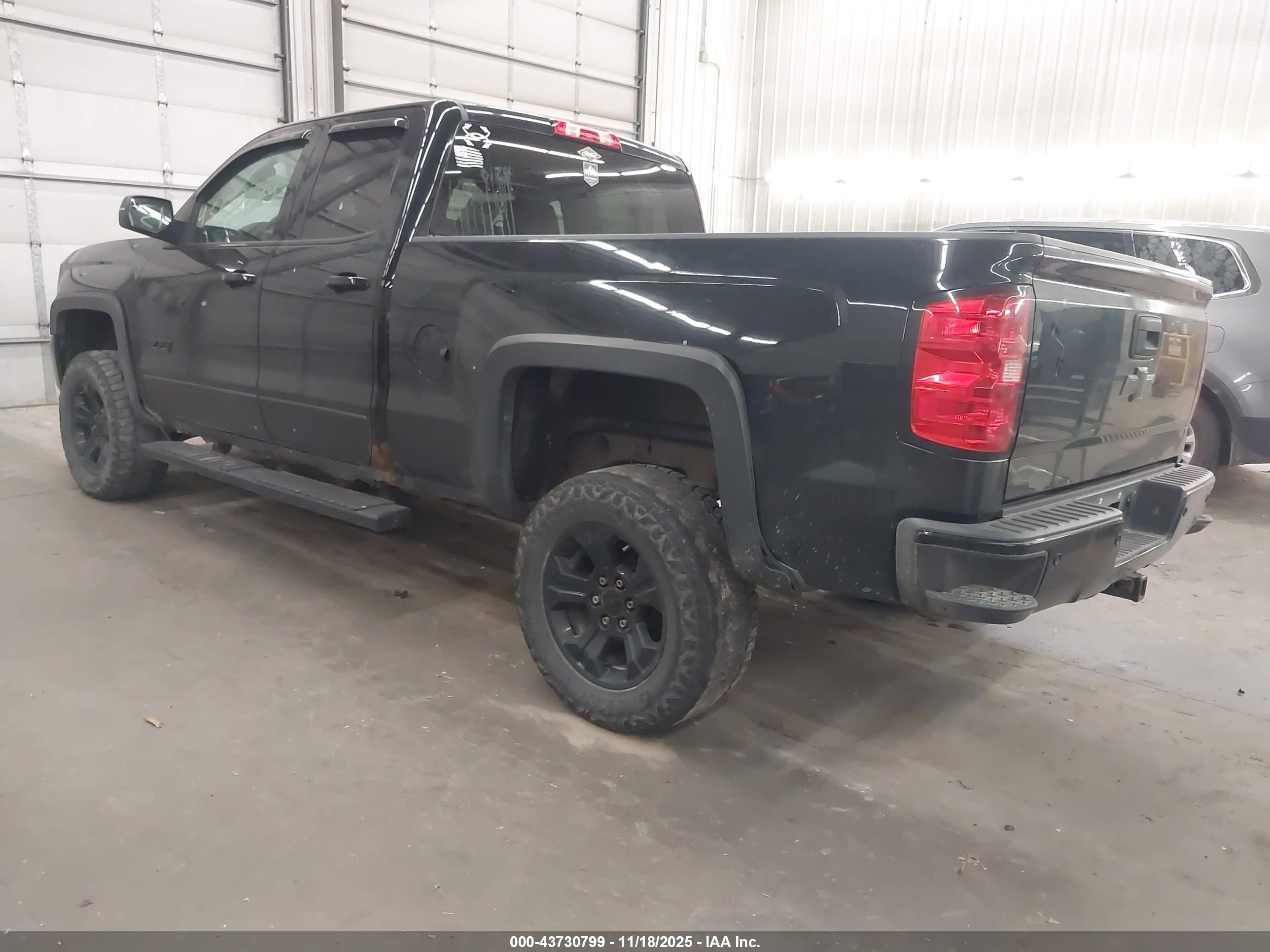 CHEVROLET SILVERADO image 3