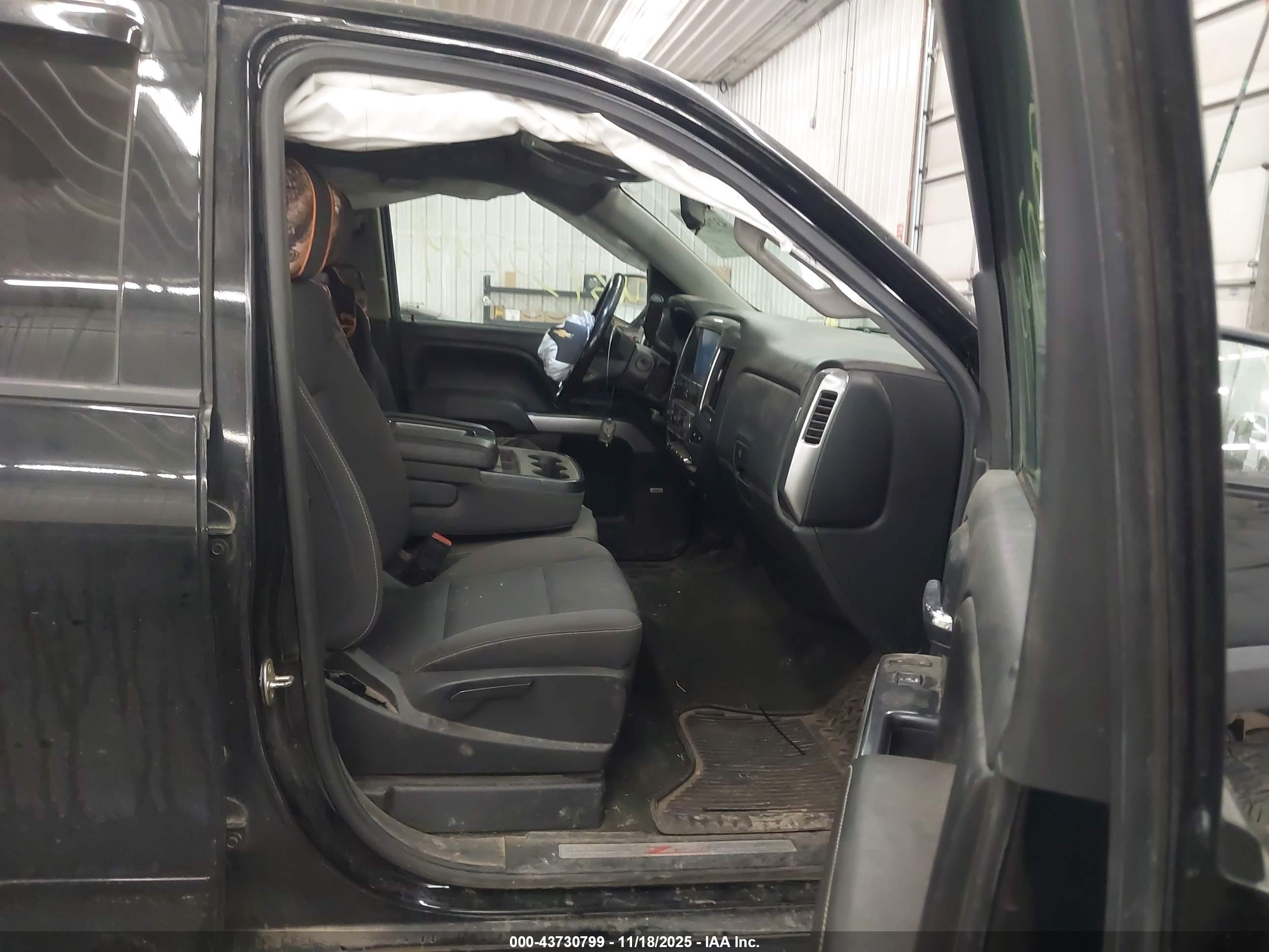 CHEVROLET SILVERADO image 5