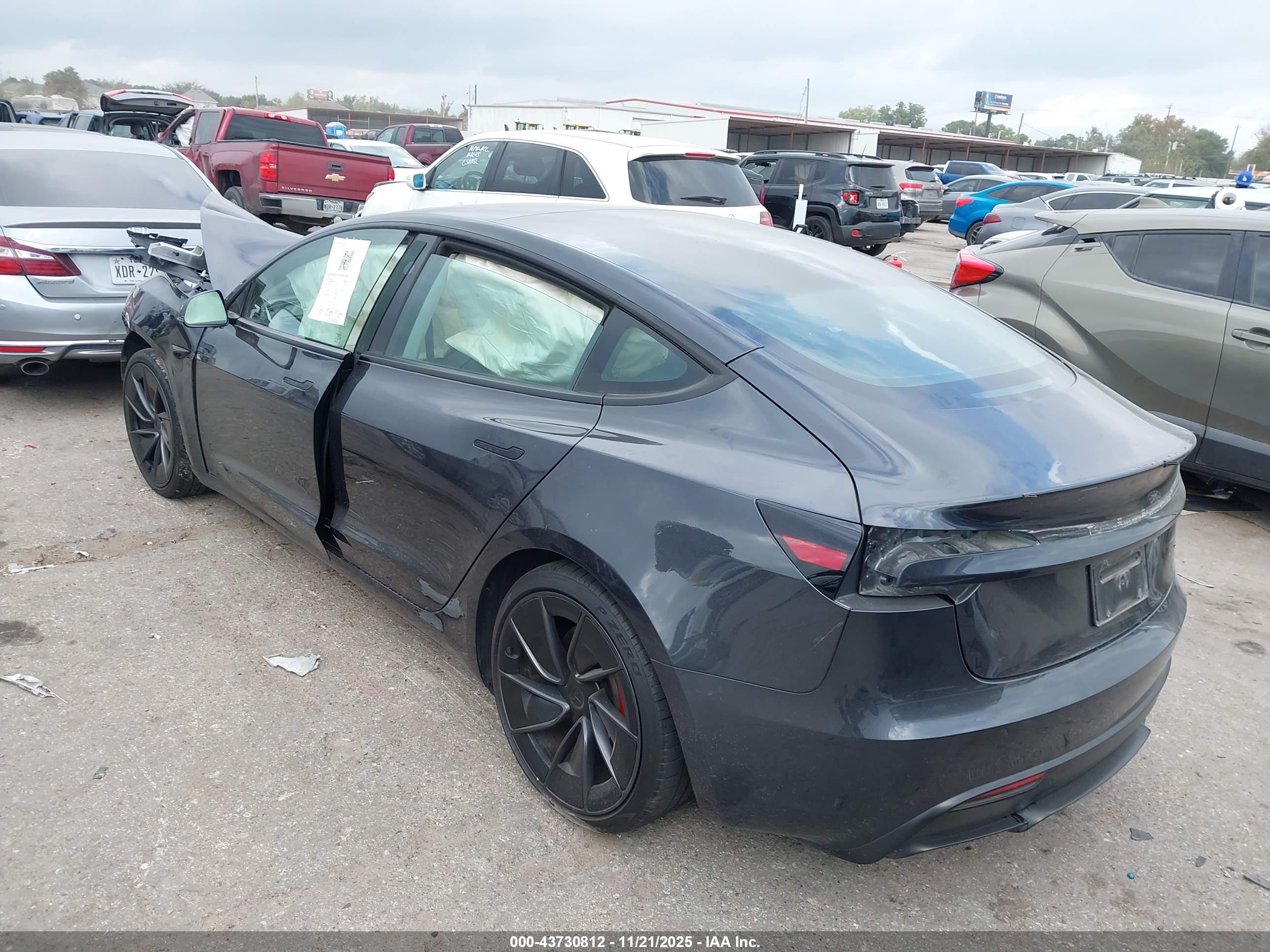 TESLA MODEL image 3