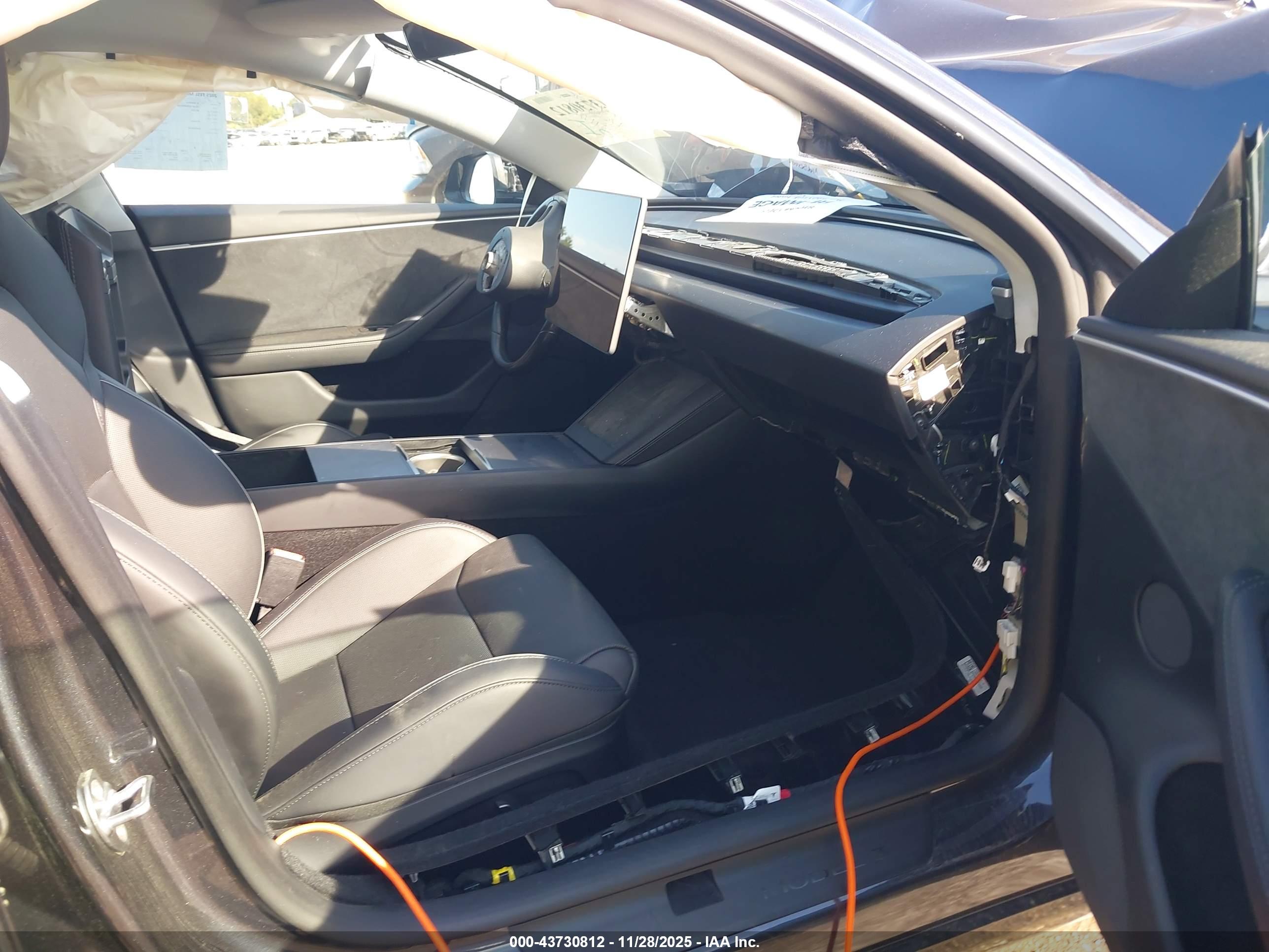 TESLA MODEL image 5