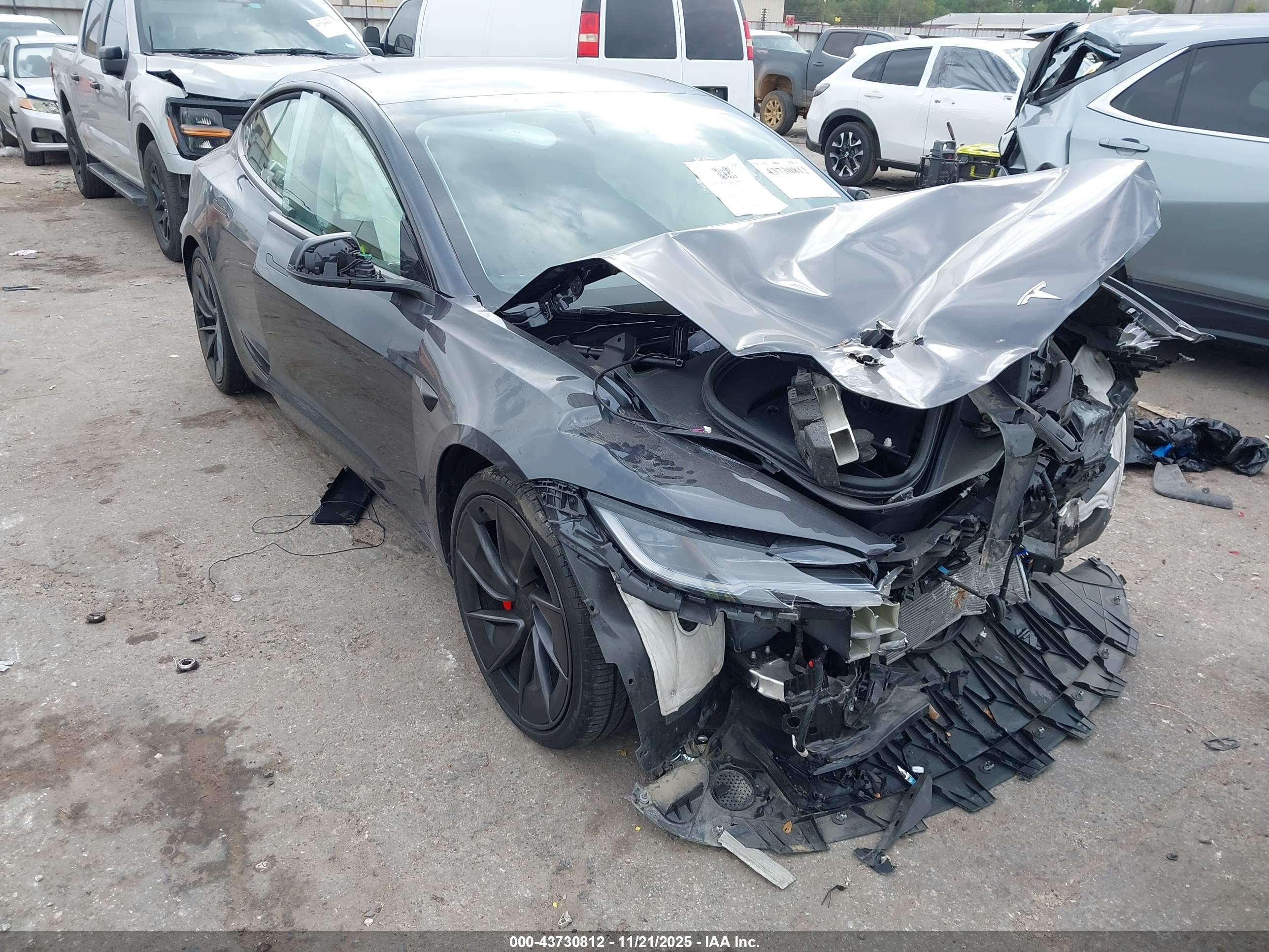 TESLA MODEL image 6