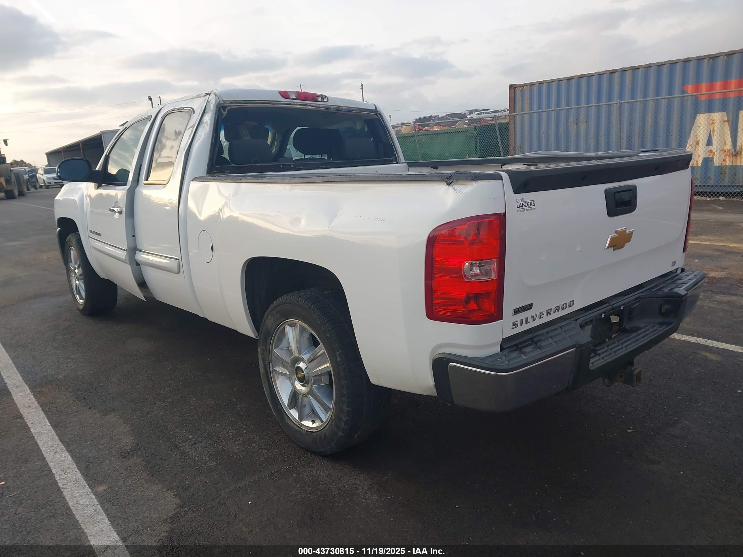 CHEVROLET SILVERADO image 3