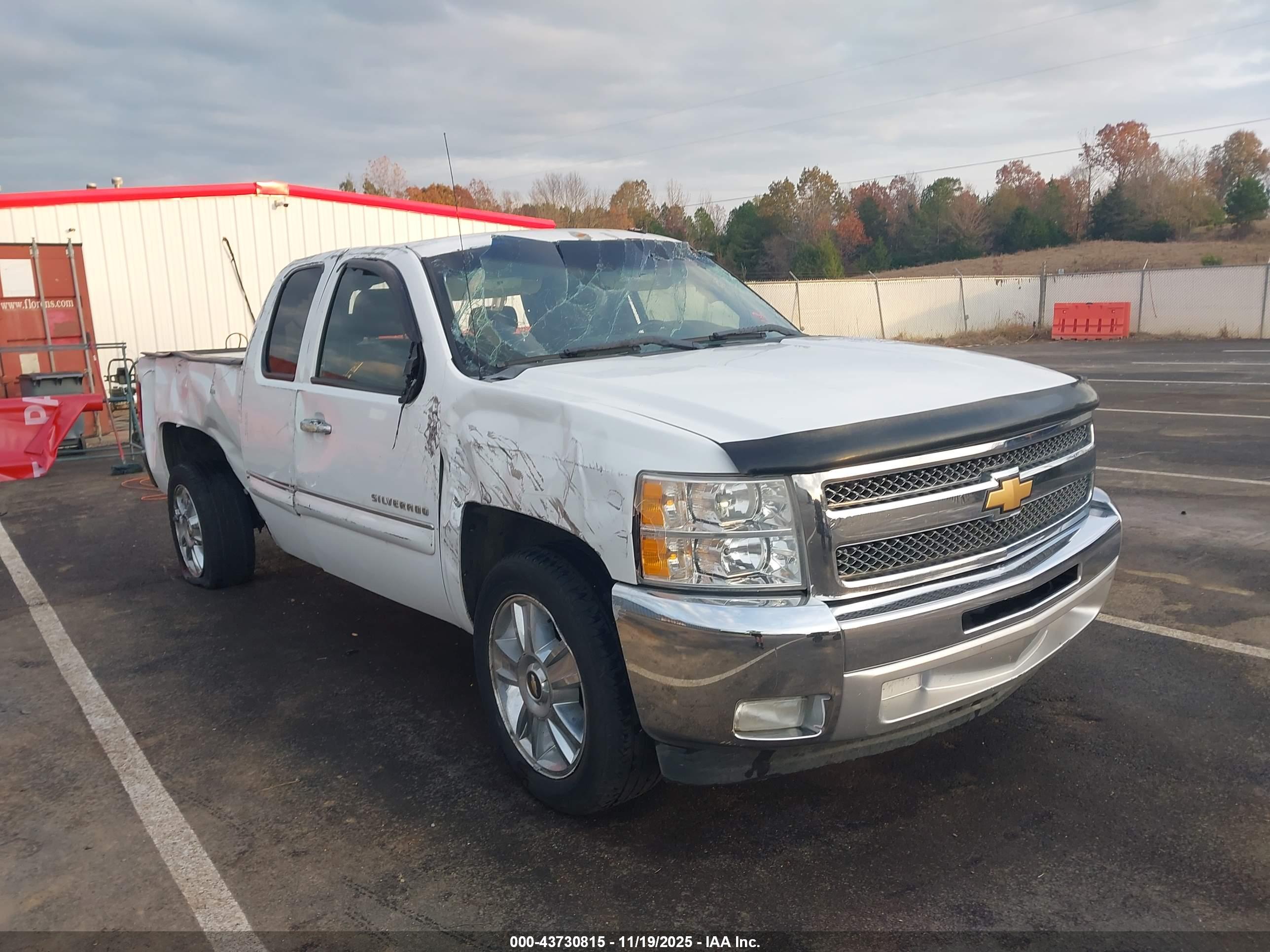 CHEVROLET SILVERADO image 6