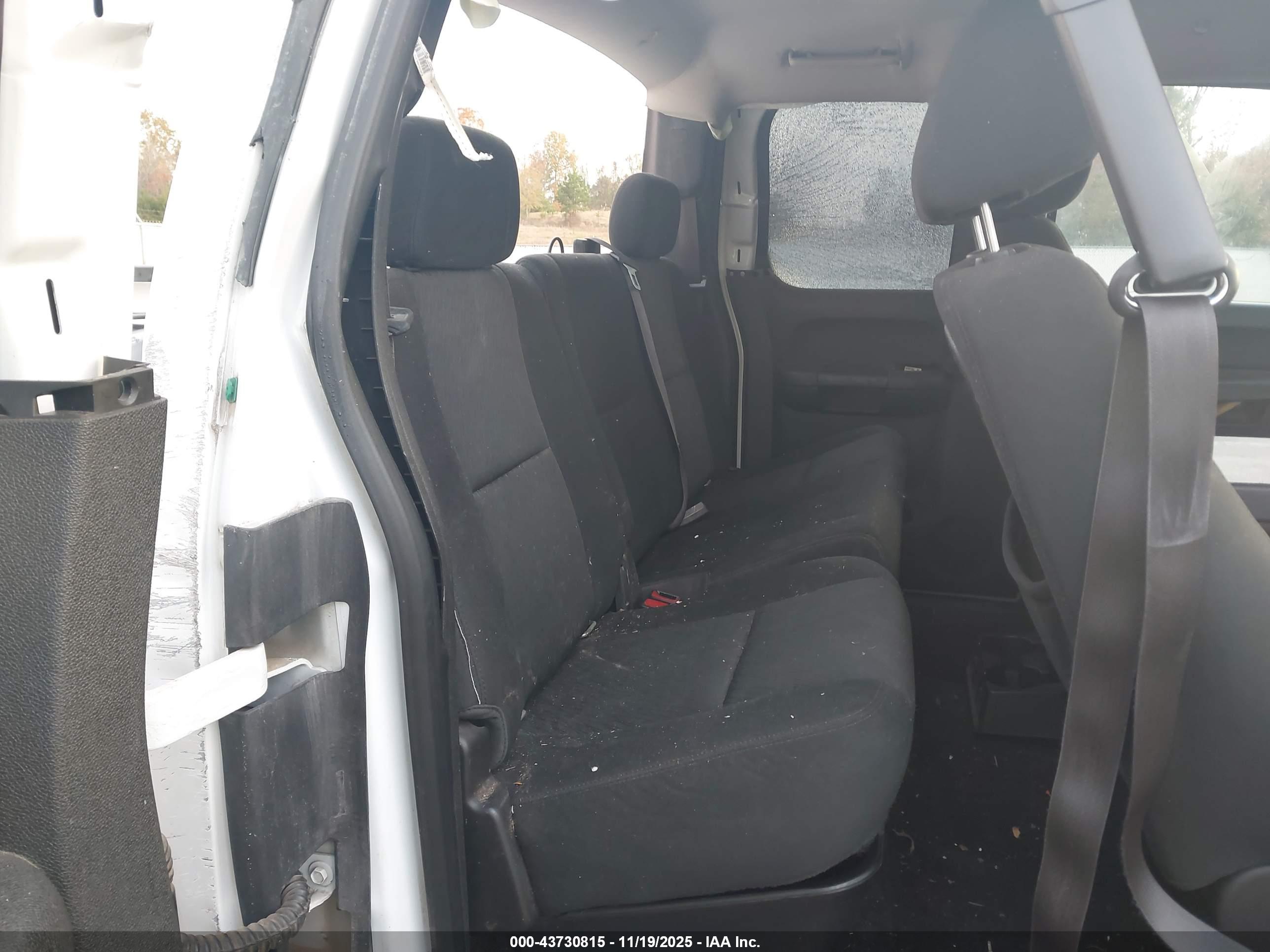 CHEVROLET SILVERADO image 8