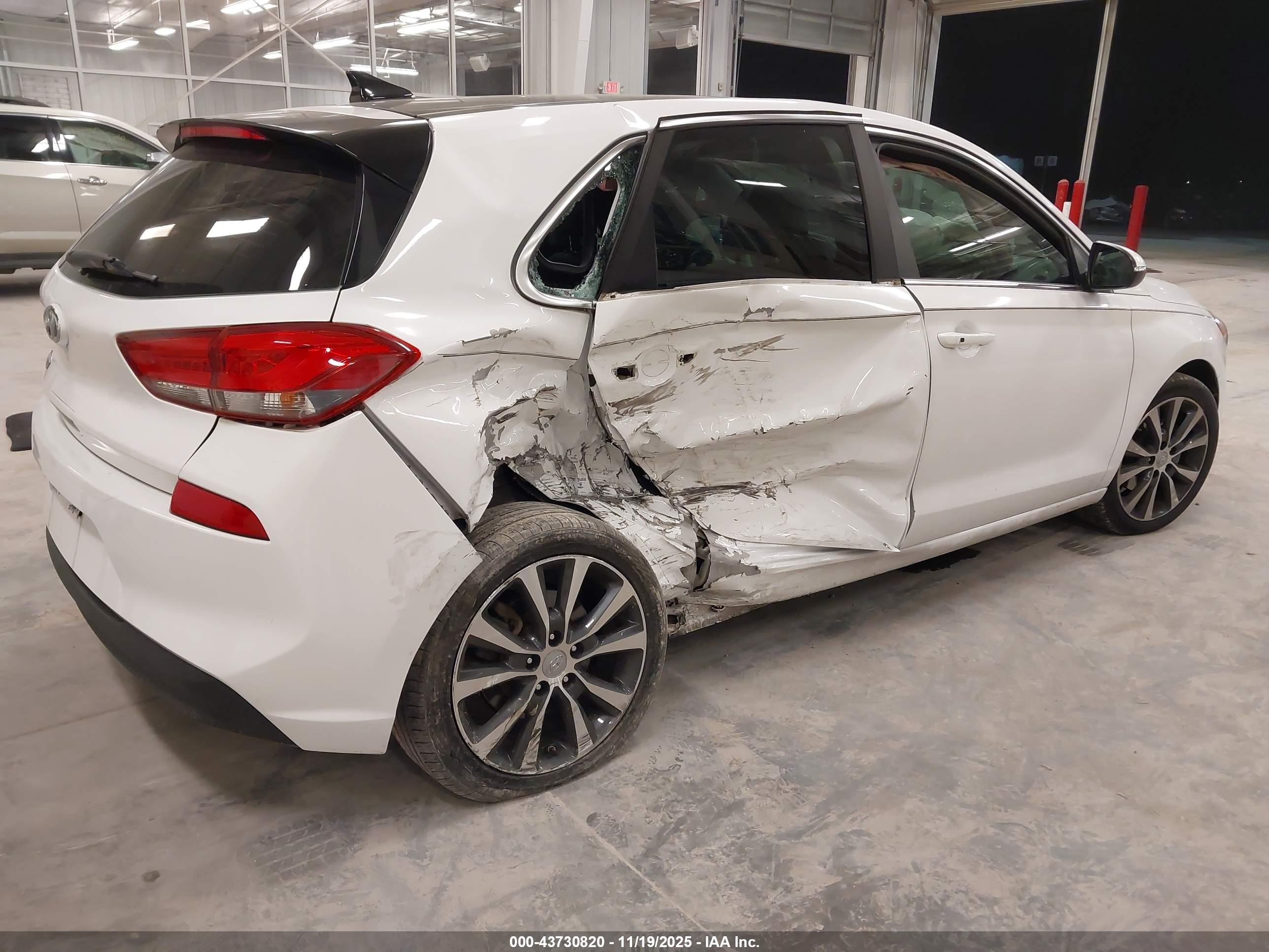 HYUNDAI ELANTRA image 4