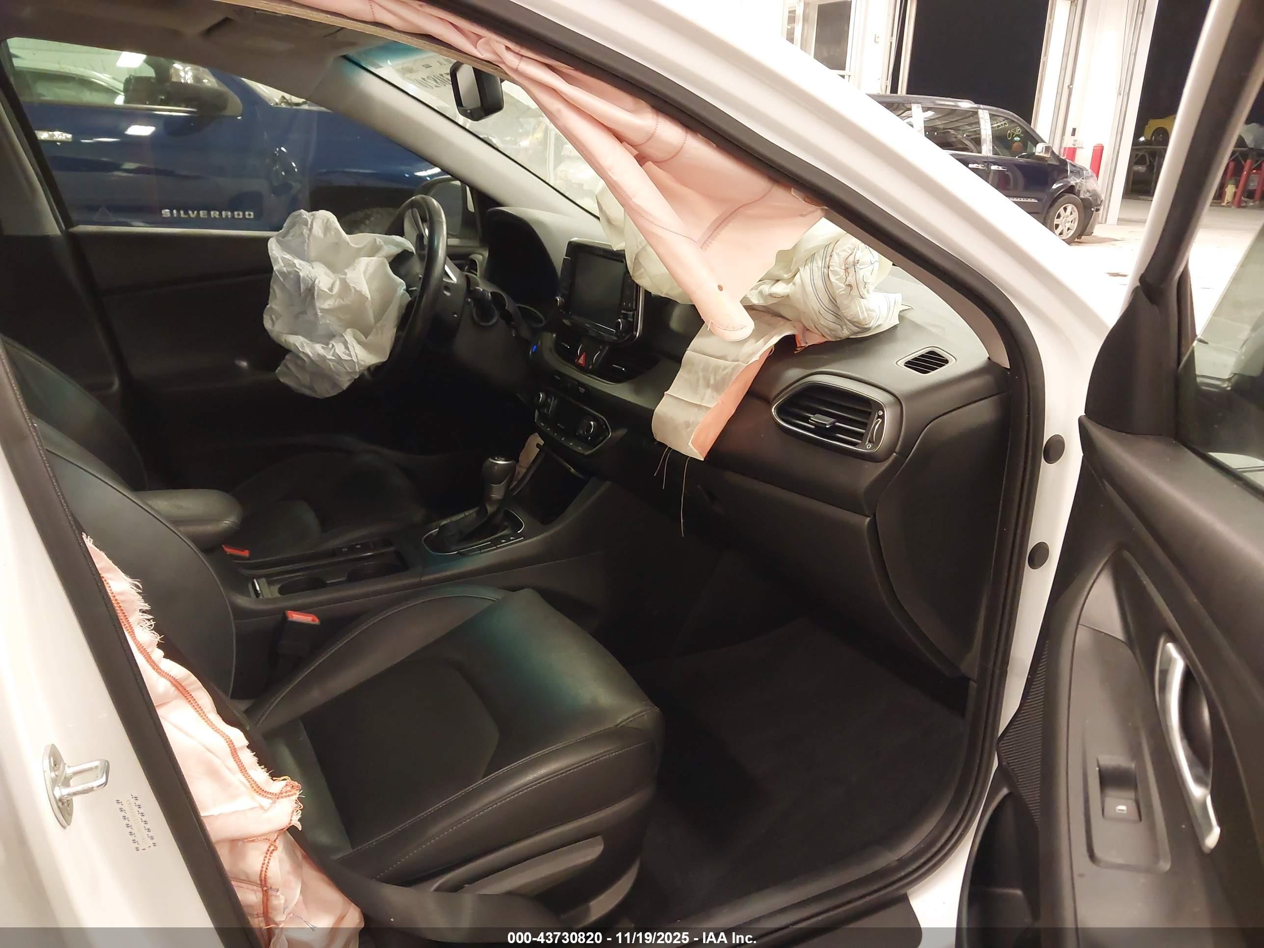 HYUNDAI ELANTRA image 5