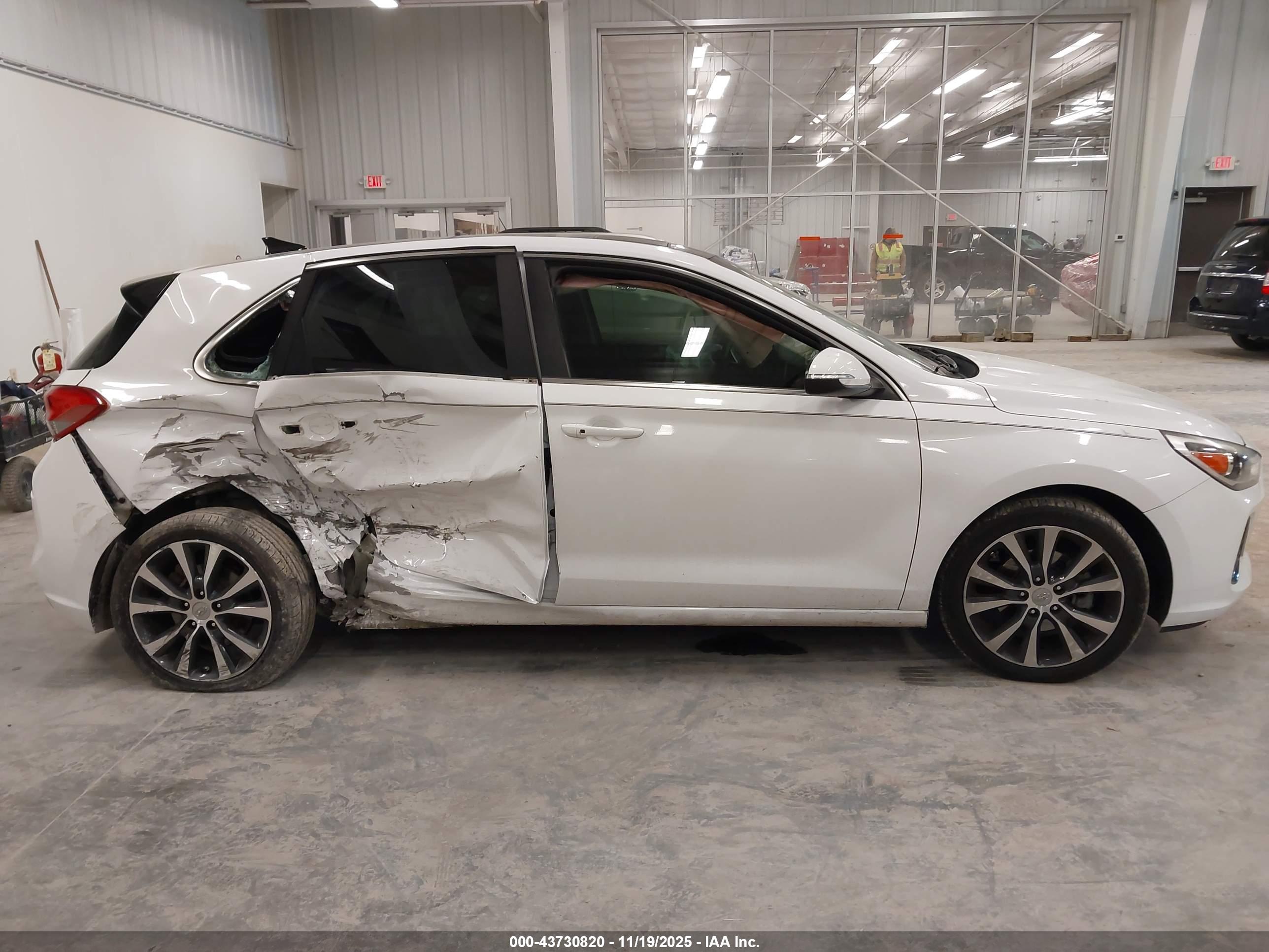 HYUNDAI ELANTRA image 6