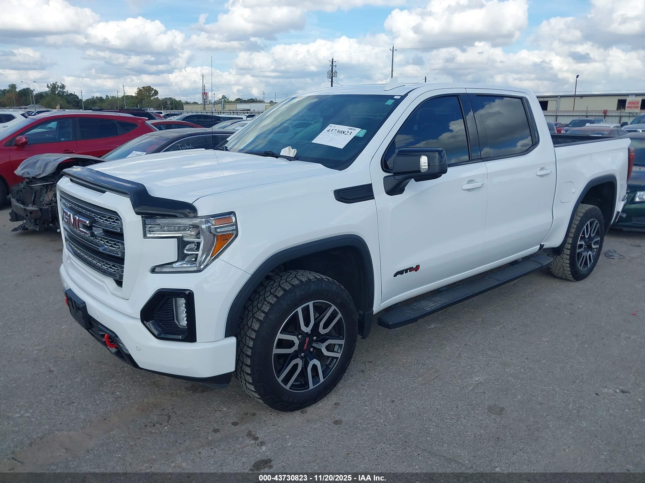 GMC SIERRA image 2
