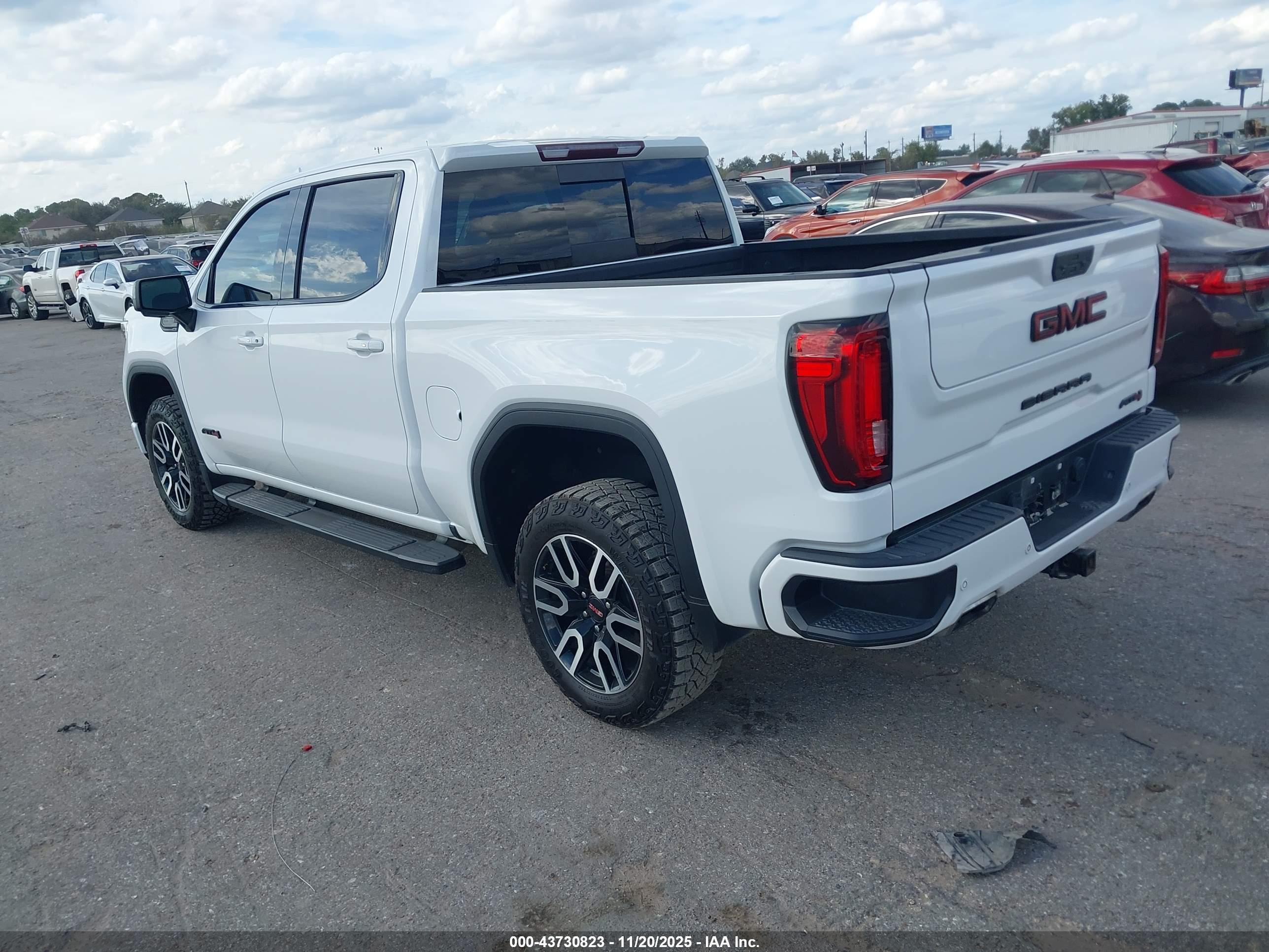 GMC SIERRA image 3
