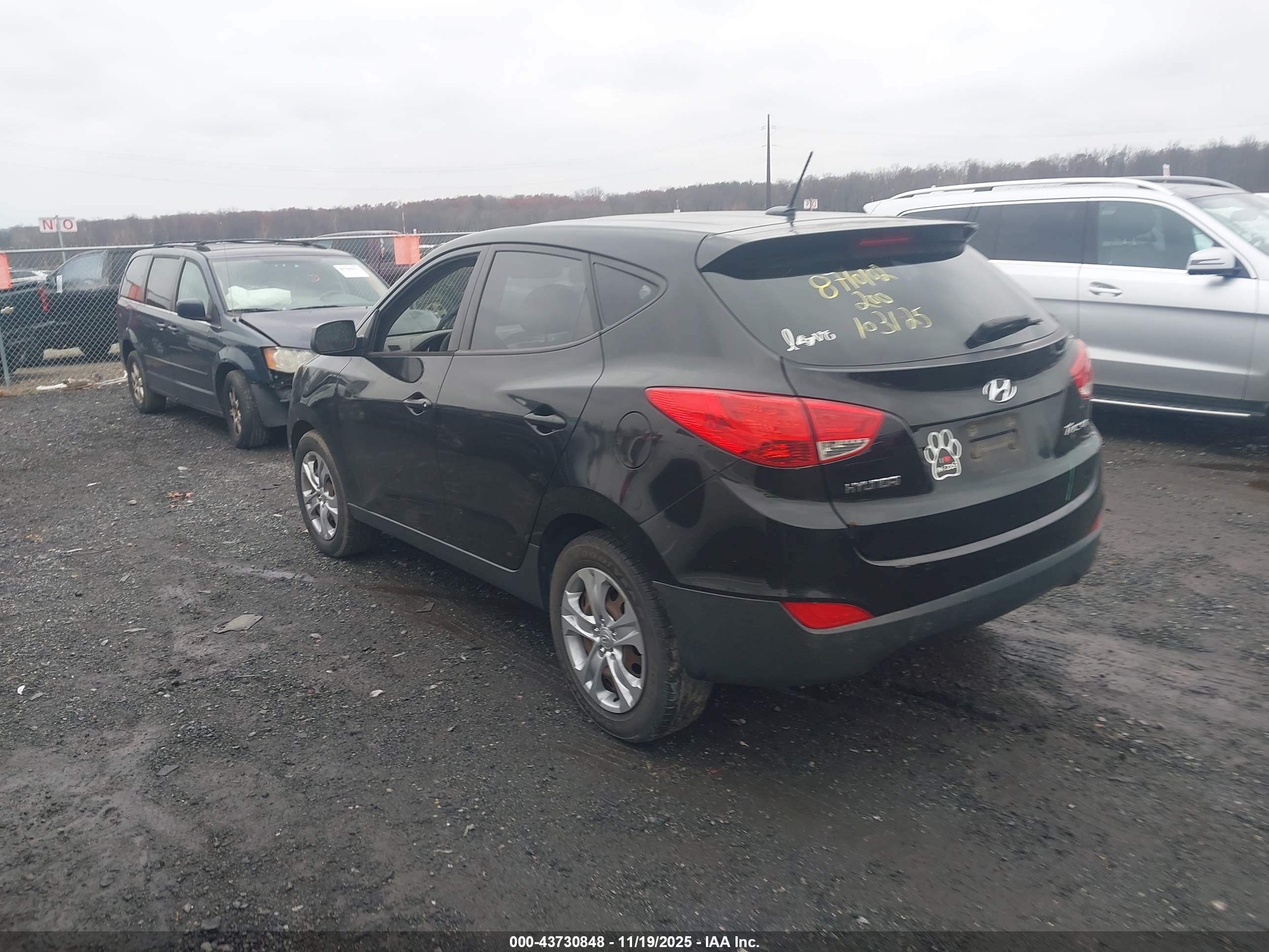 HYUNDAI TUCSON image 3