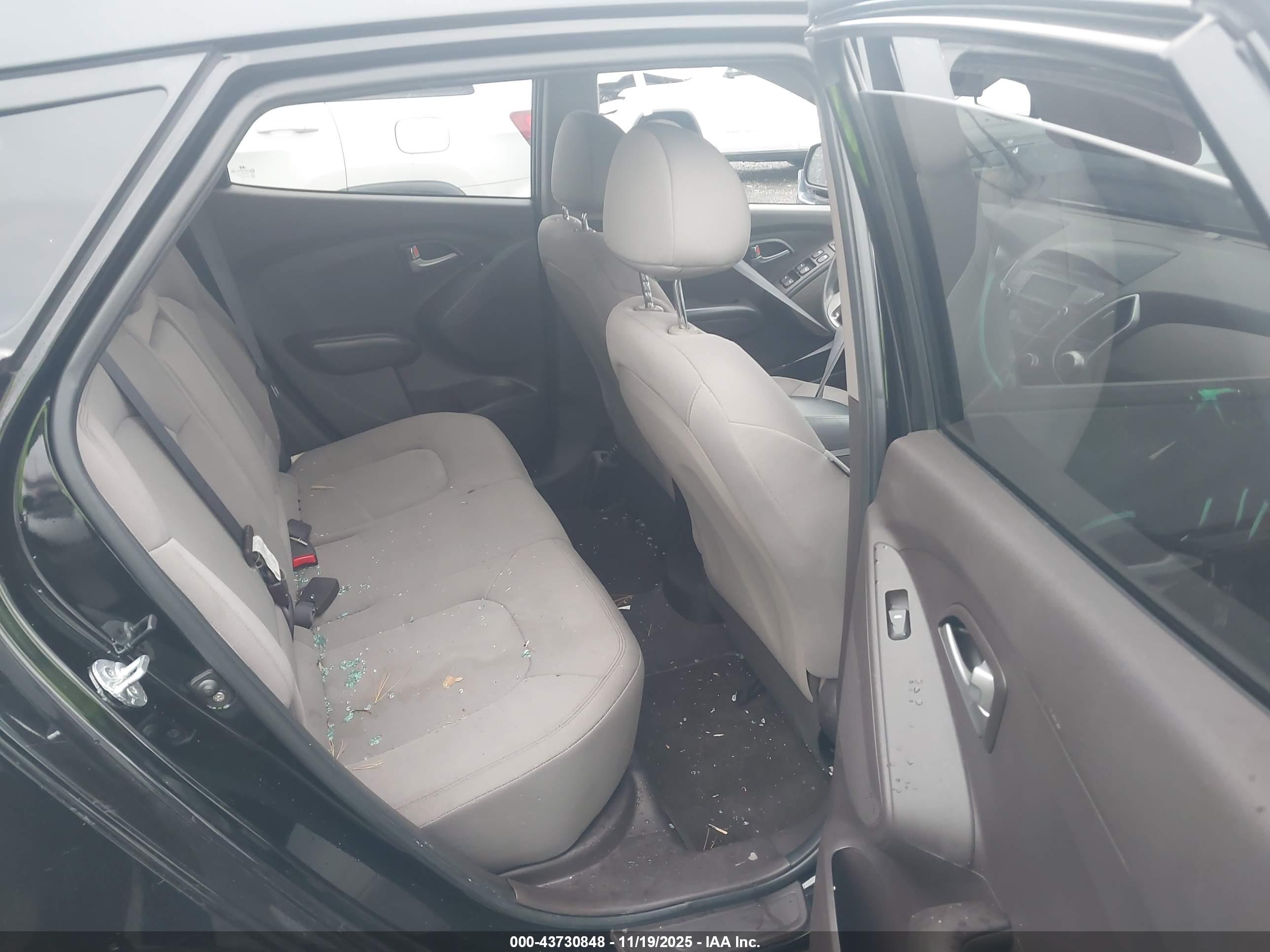 HYUNDAI TUCSON image 8