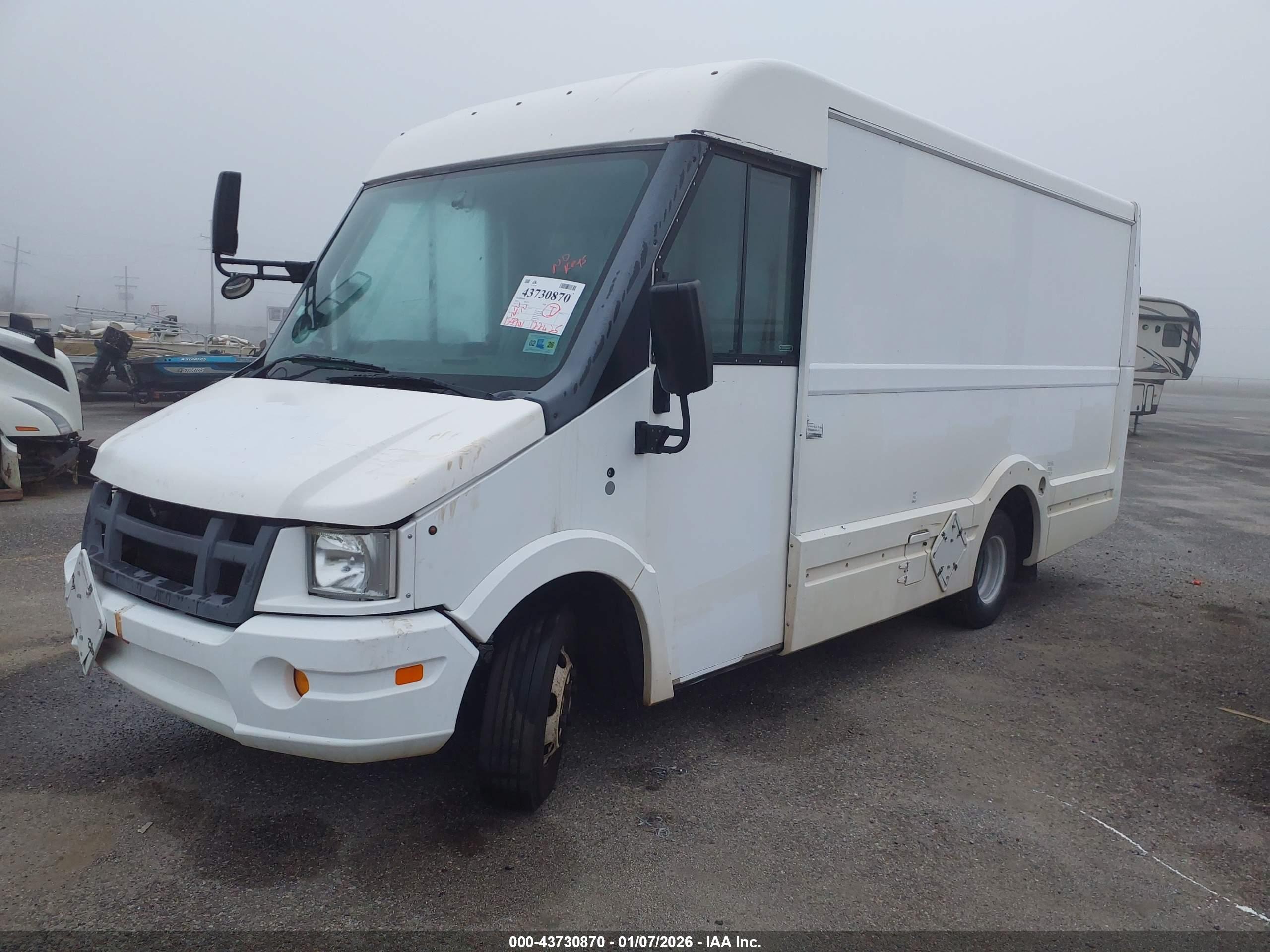 ISUZU NPR image 2