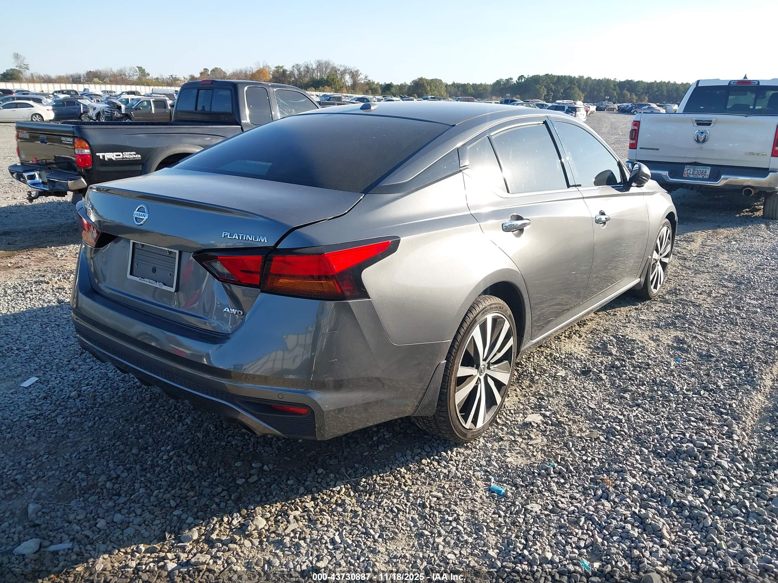 NISSAN ALTIMA image 4