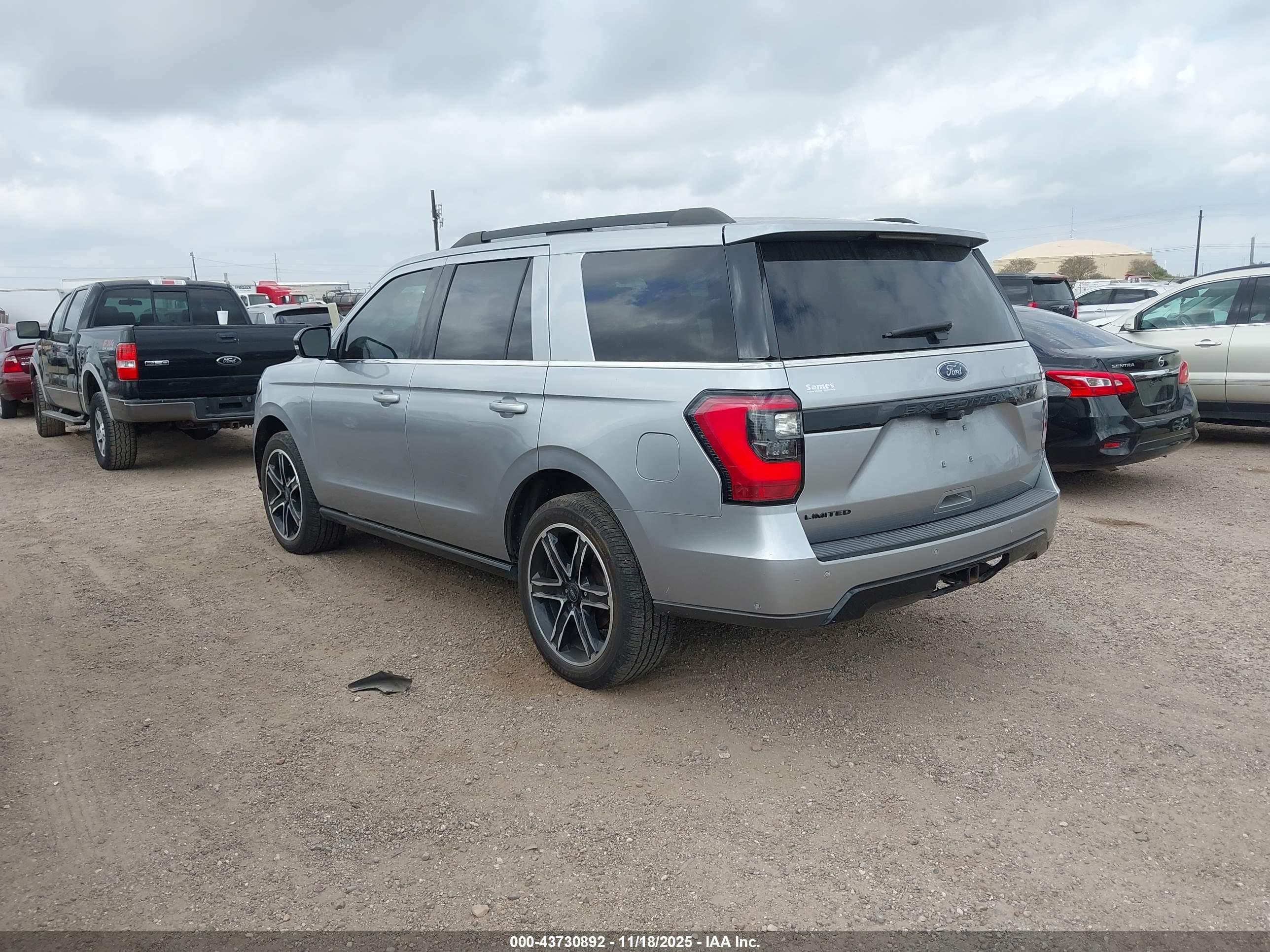FORD EXPEDITION image 3