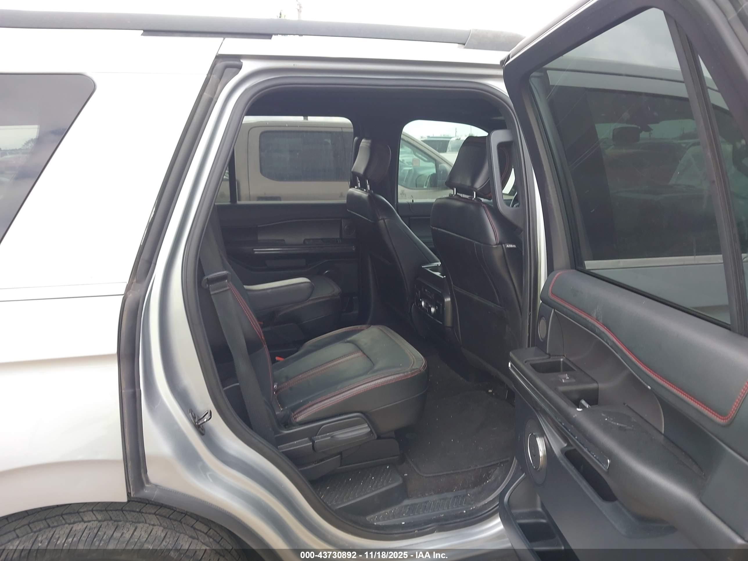 FORD EXPEDITION image 8