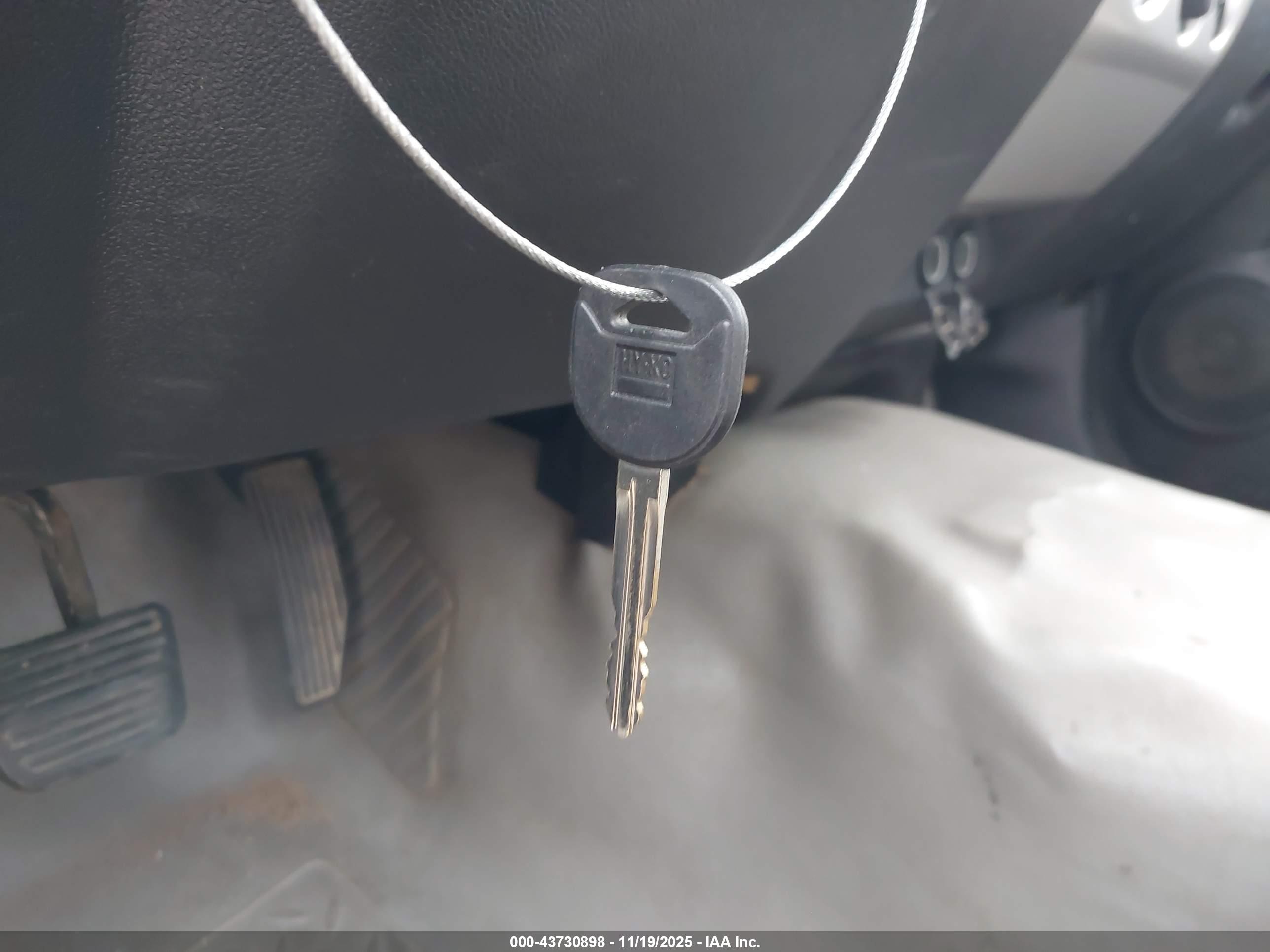 CHEVROLET COLORADO image 11