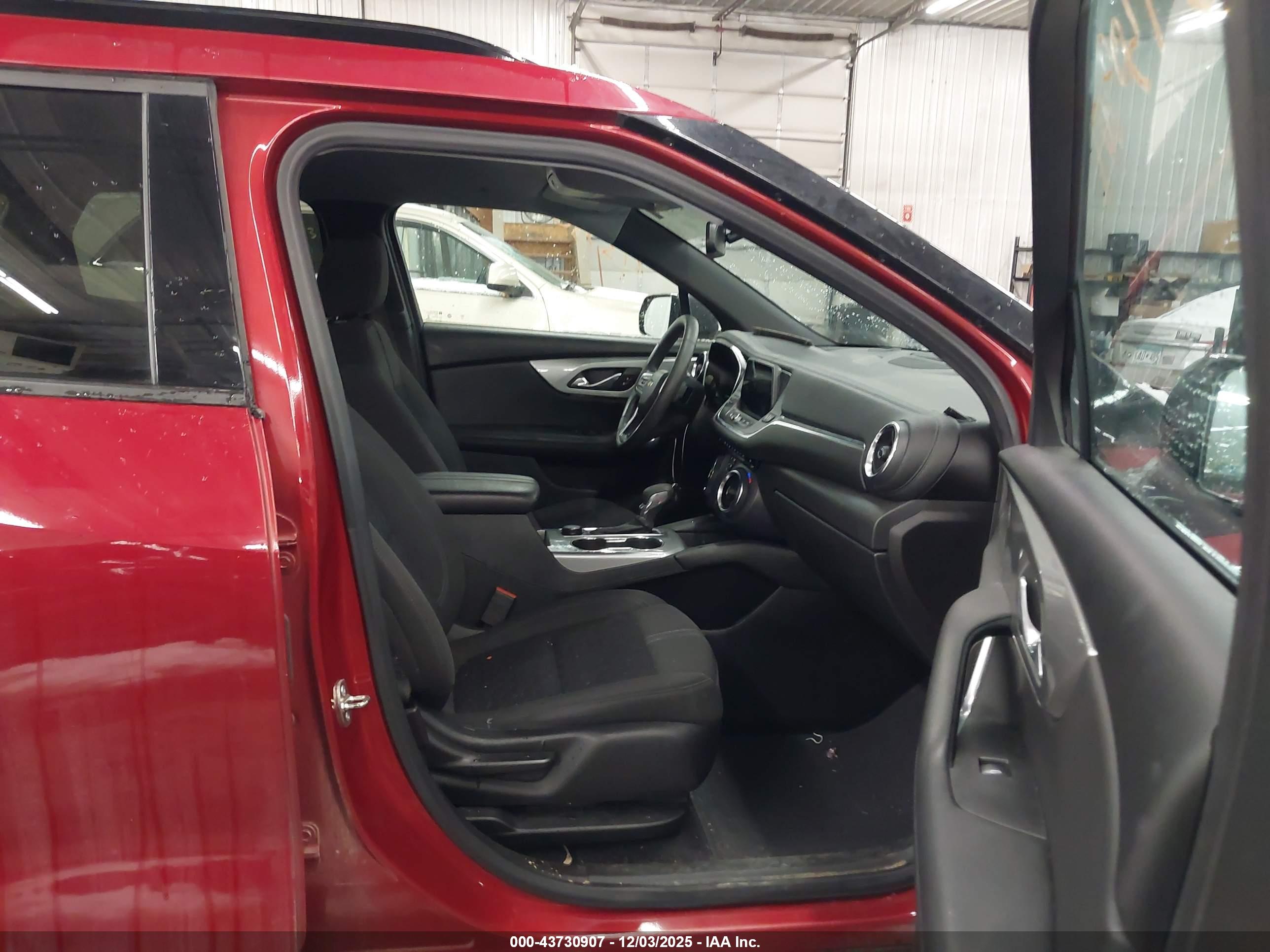 CHEVROLET BLAZER image 5