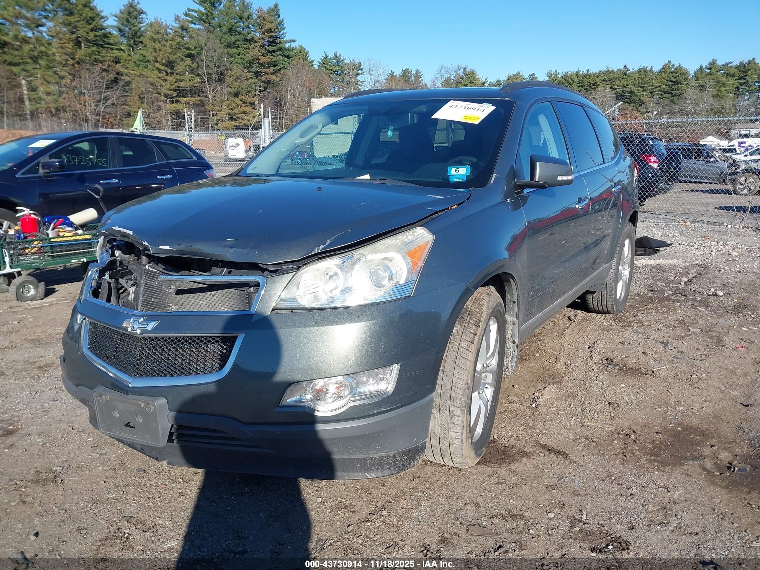 CHEVROLET TRAVERSE image 2