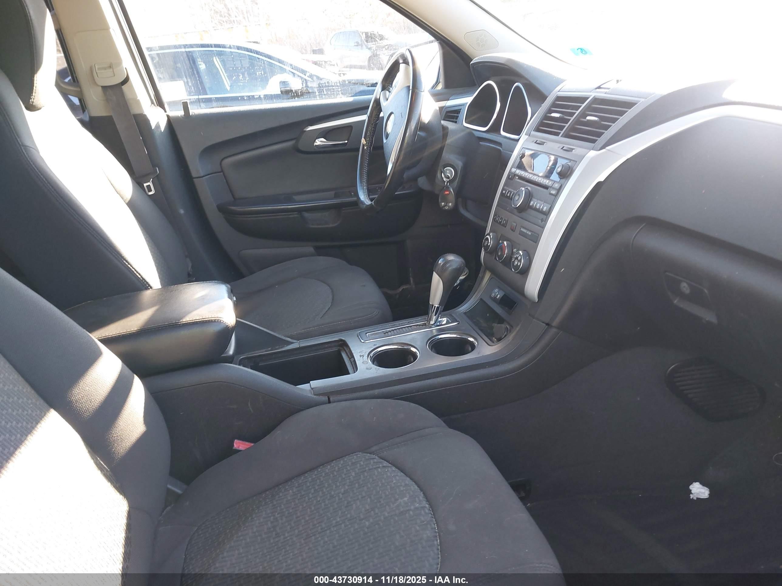CHEVROLET TRAVERSE image 5