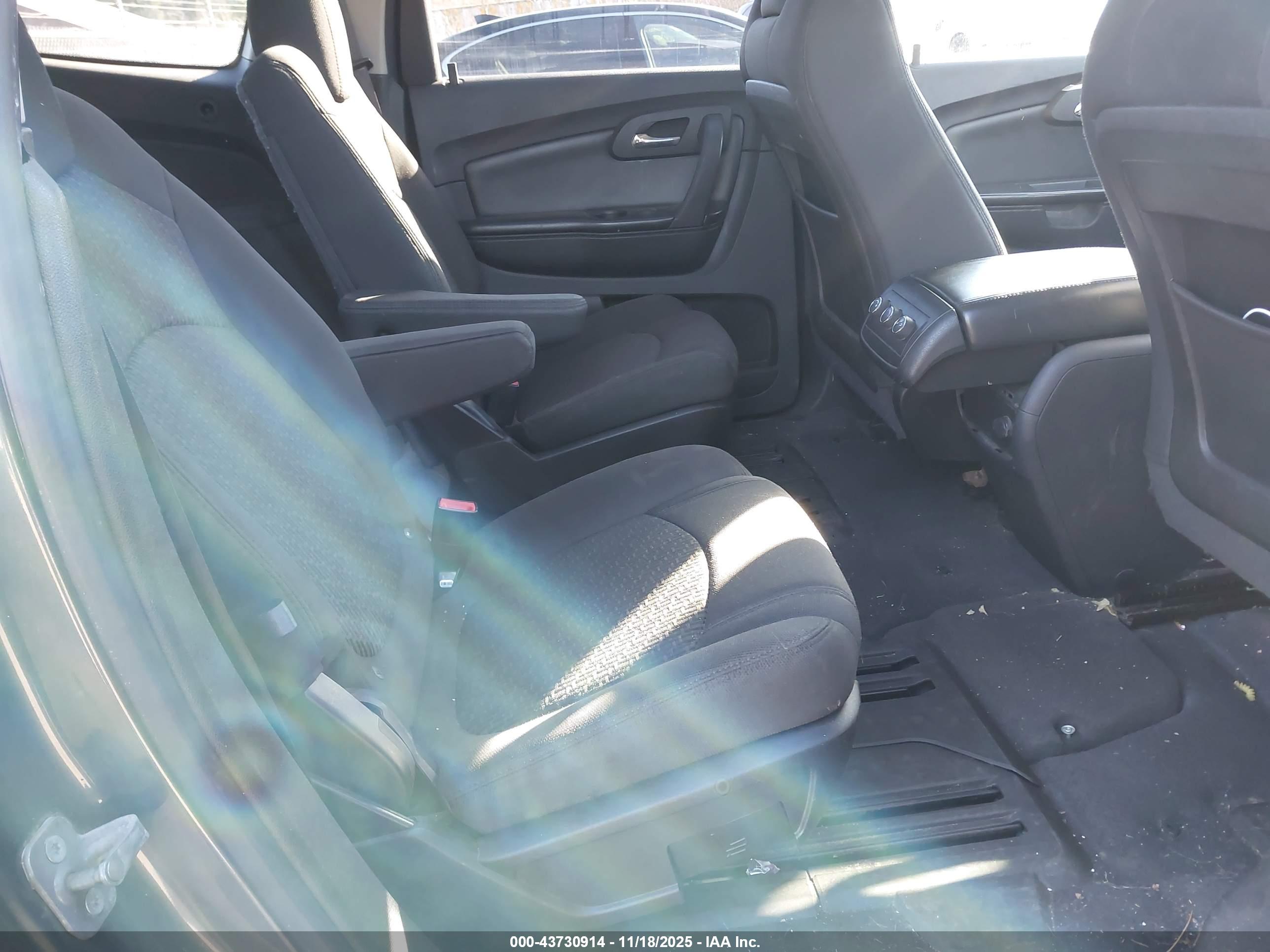 CHEVROLET TRAVERSE image 8