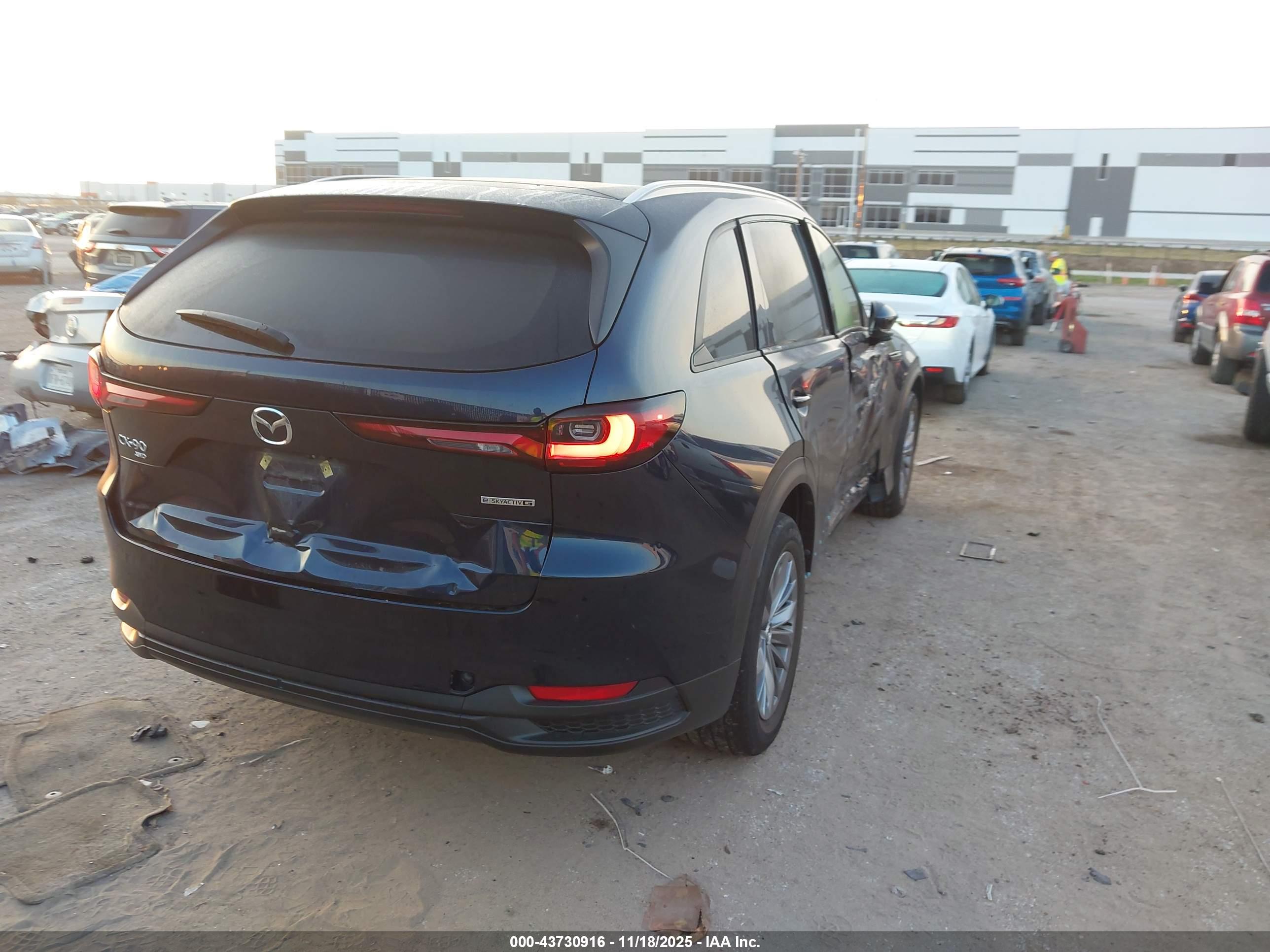 MAZDA CX-90 image 4