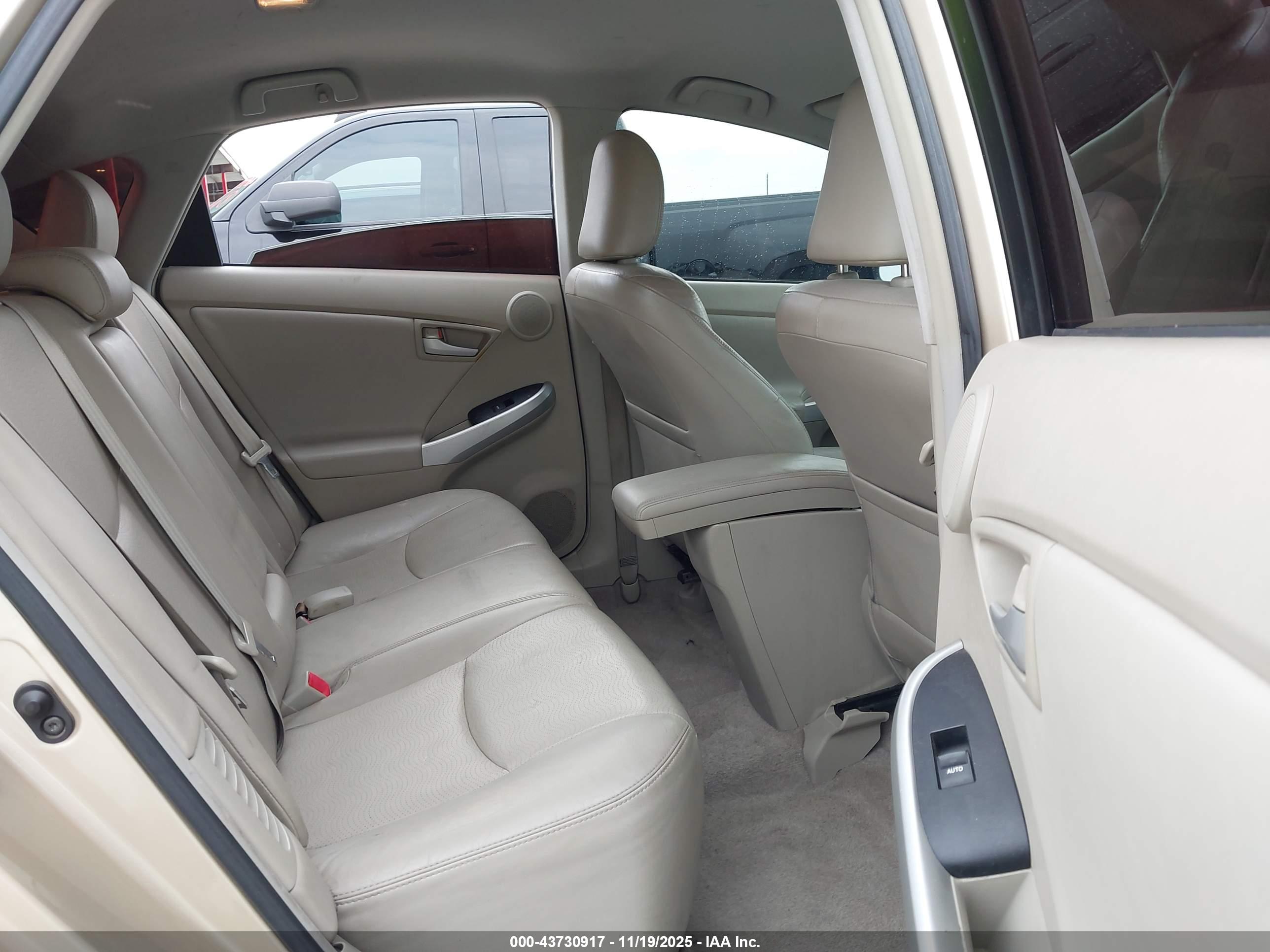 TOYOTA PRIUS image 8