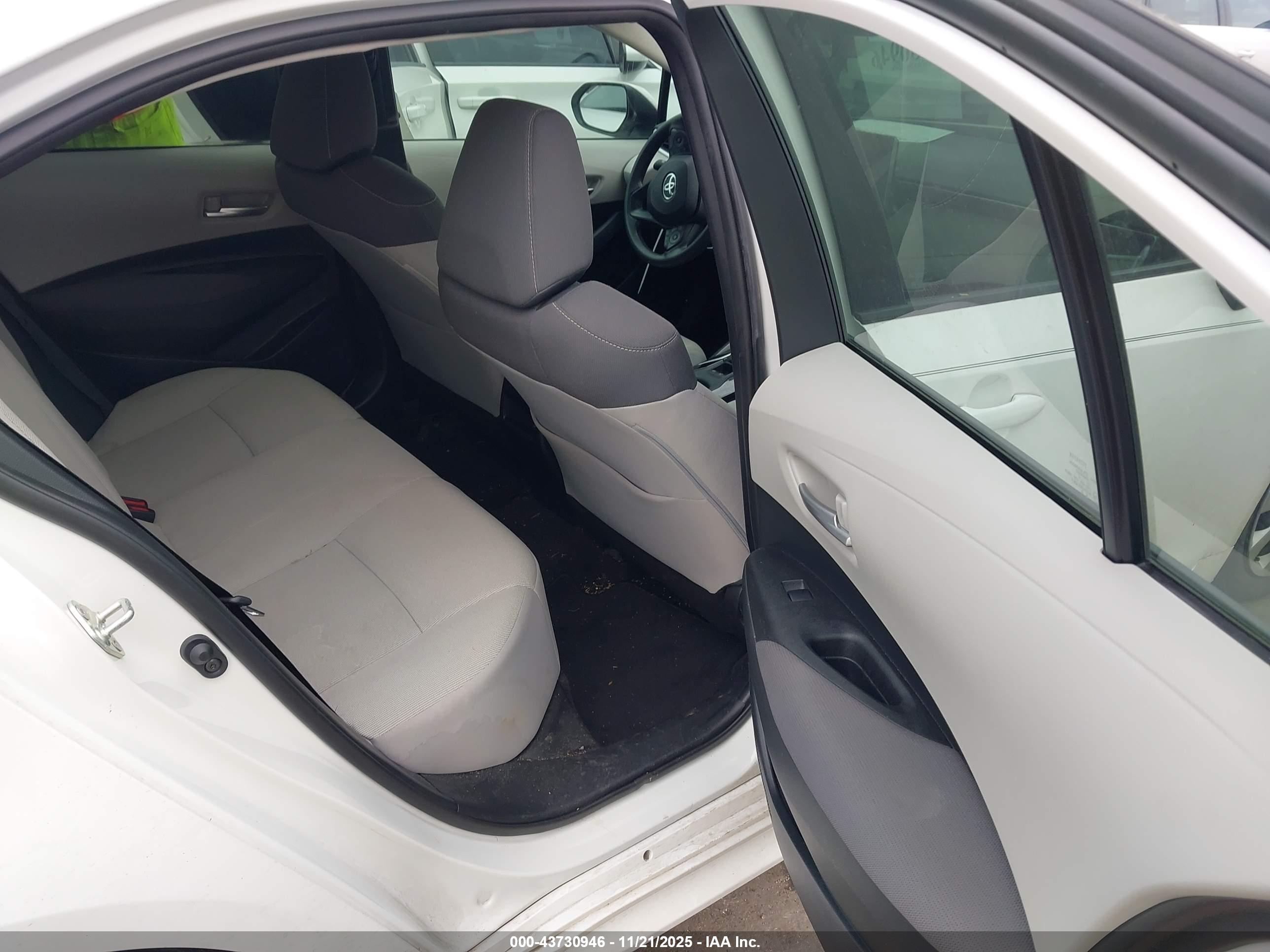 TOYOTA COROLLA image 8