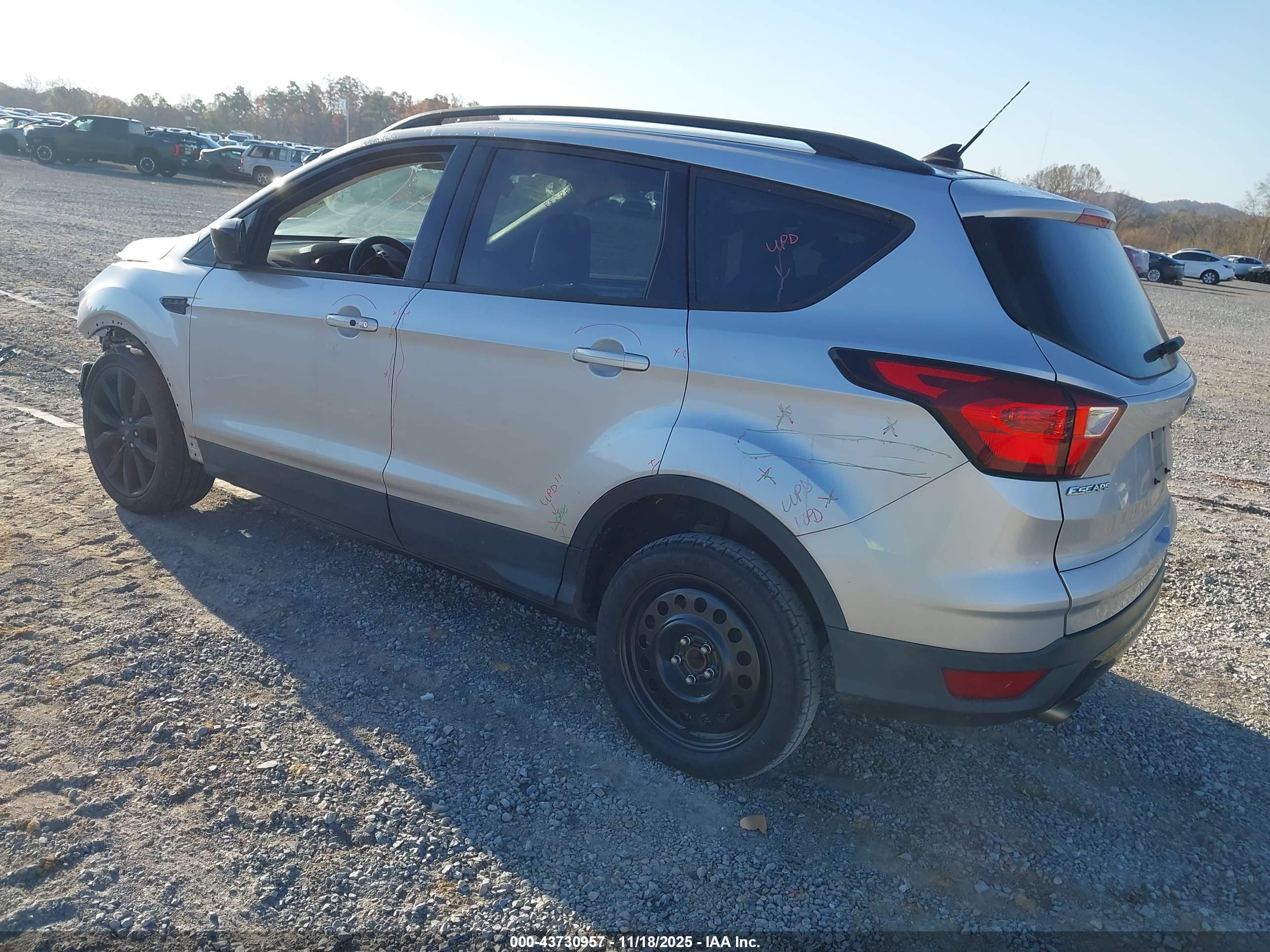 FORD ESCAPE image 3