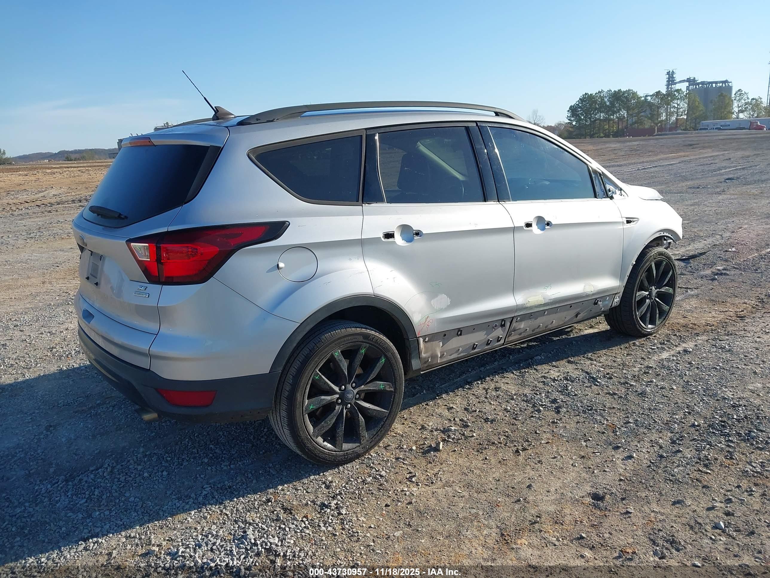 FORD ESCAPE image 4