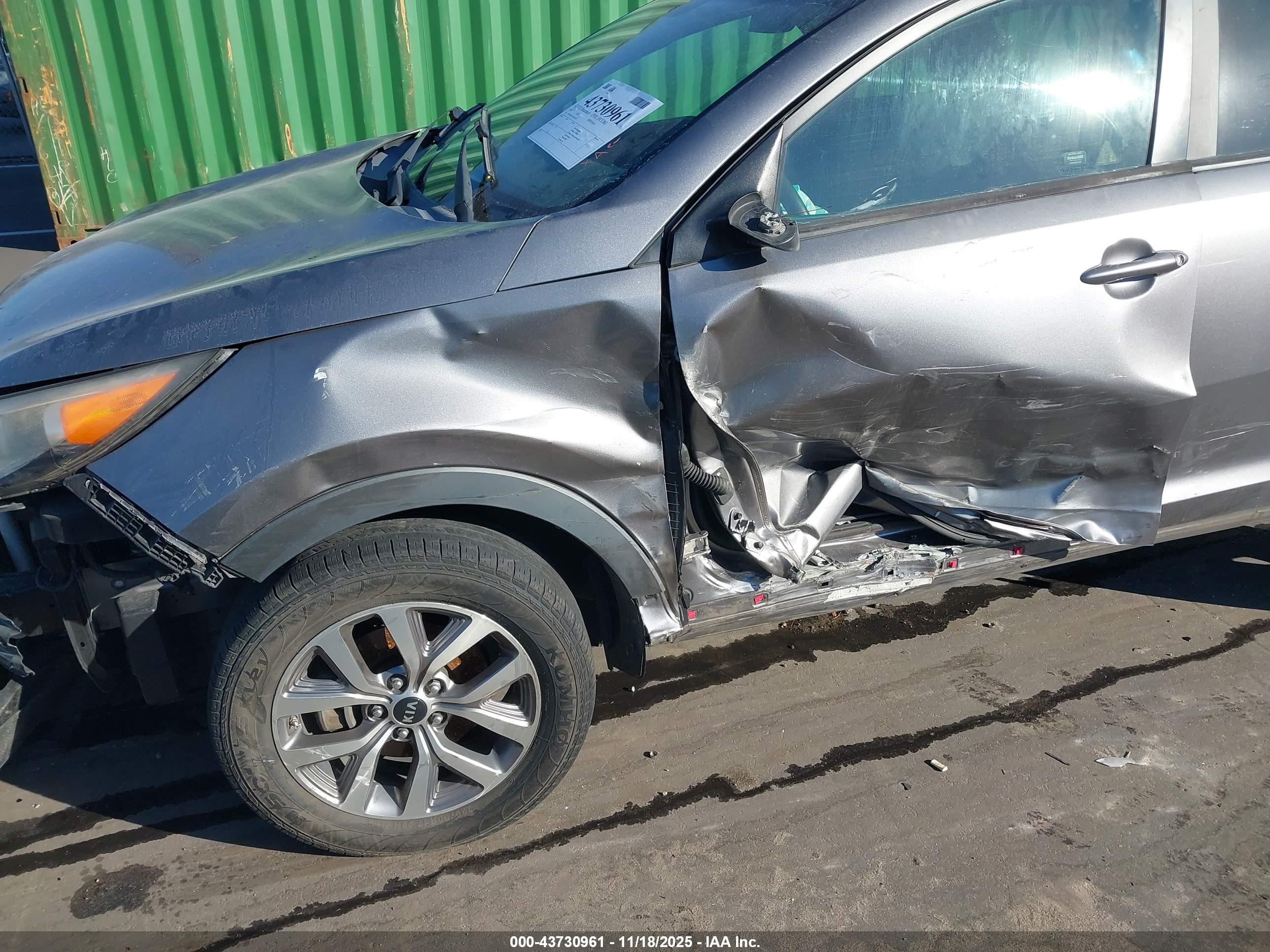KIA SPORTAGE image 6