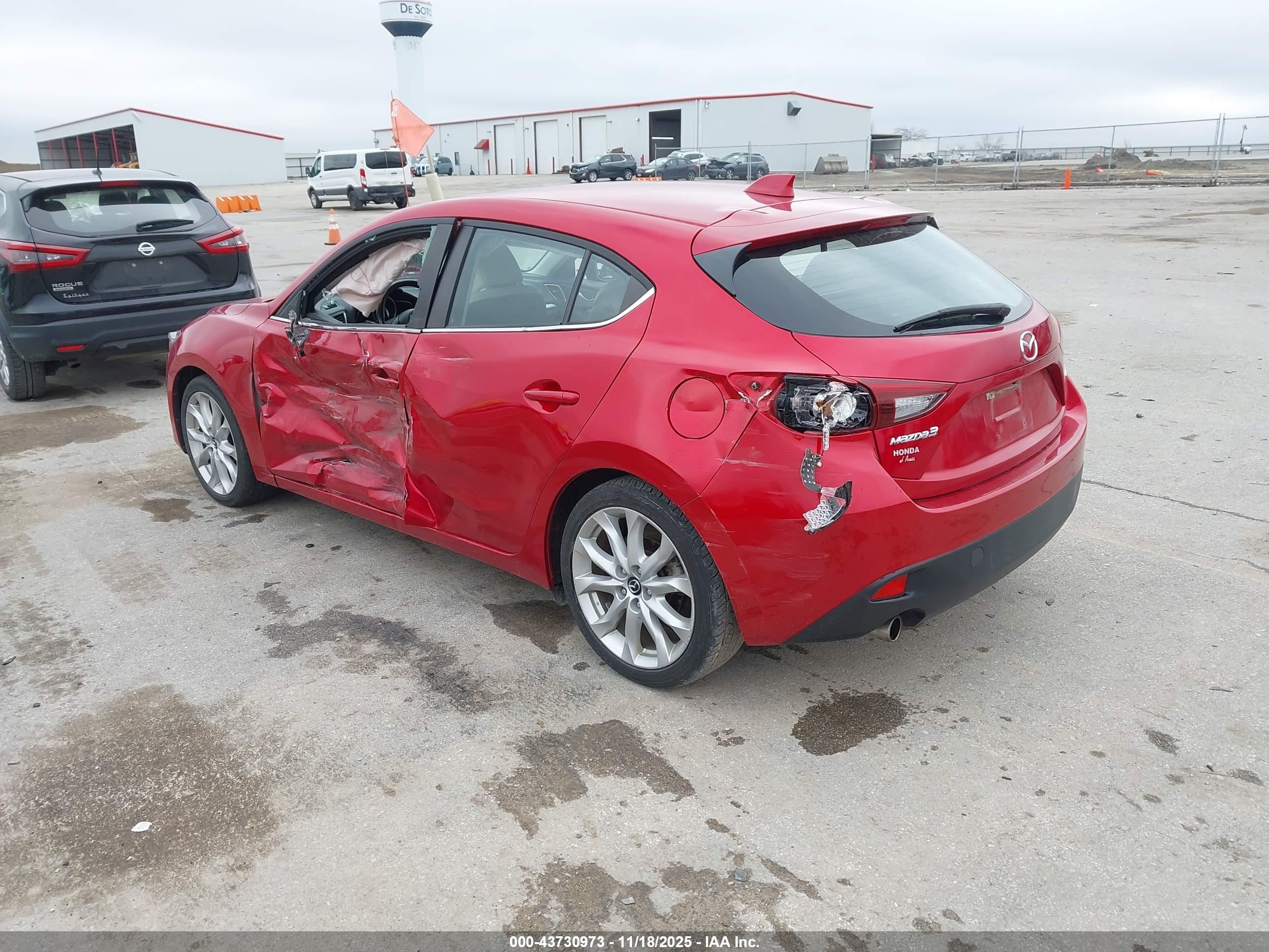 MAZDA MAZDA3 image 3