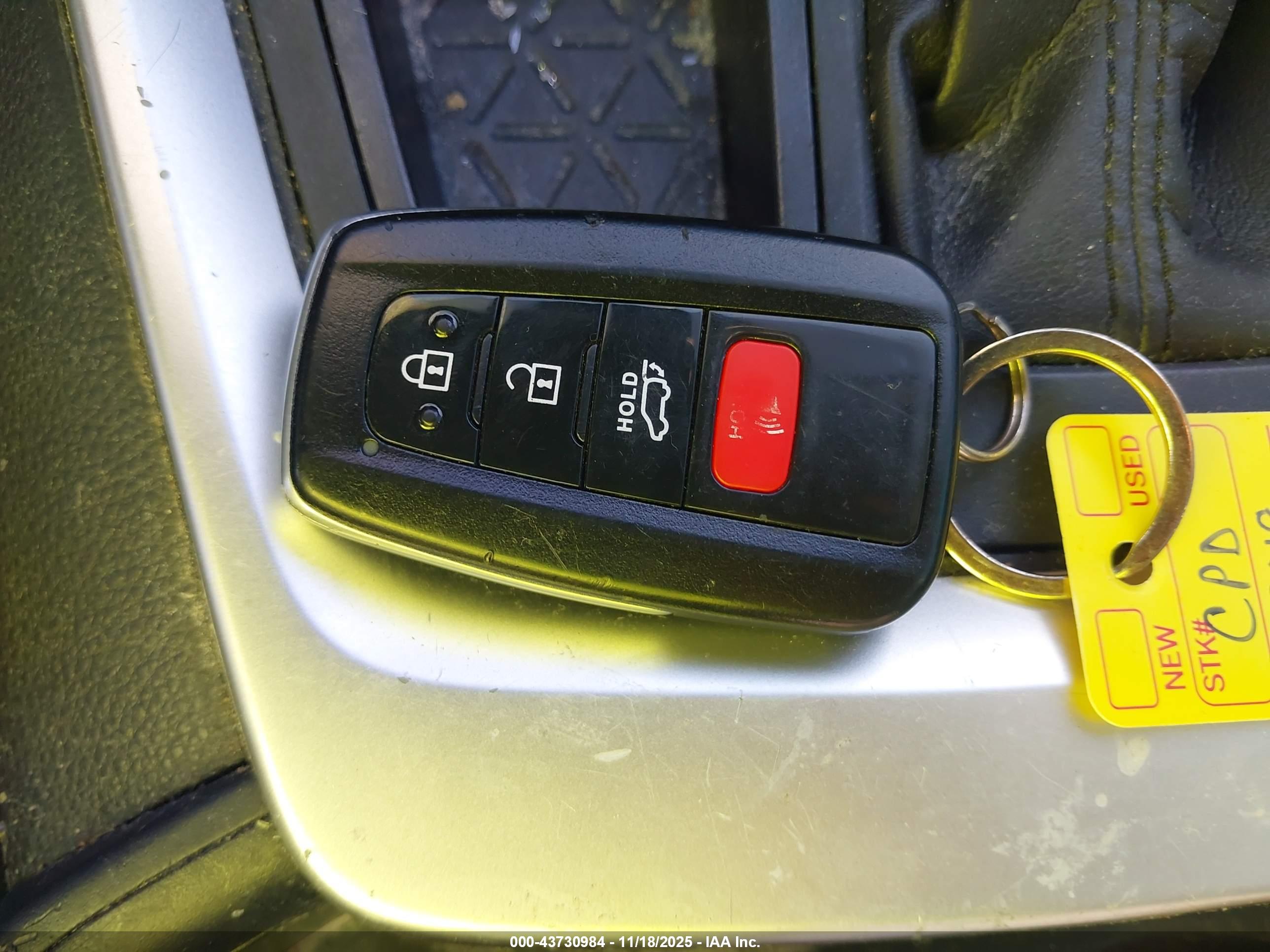 TOYOTA RAV4 image 11