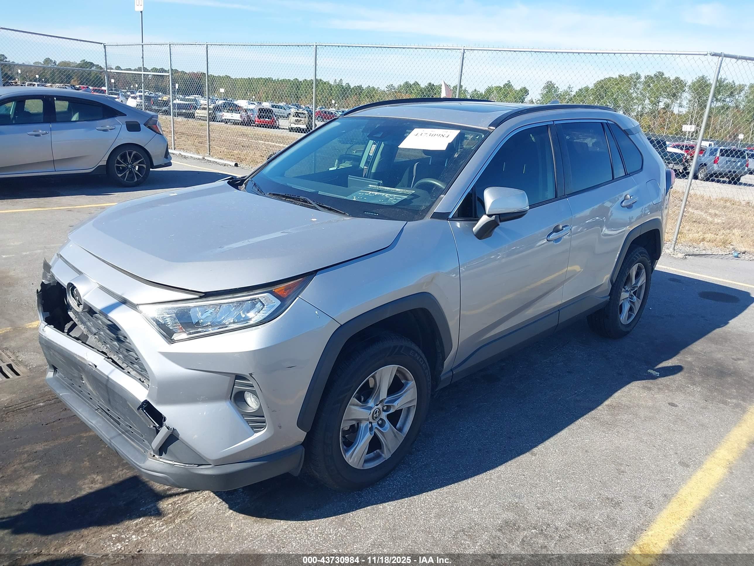 TOYOTA RAV4 image 2