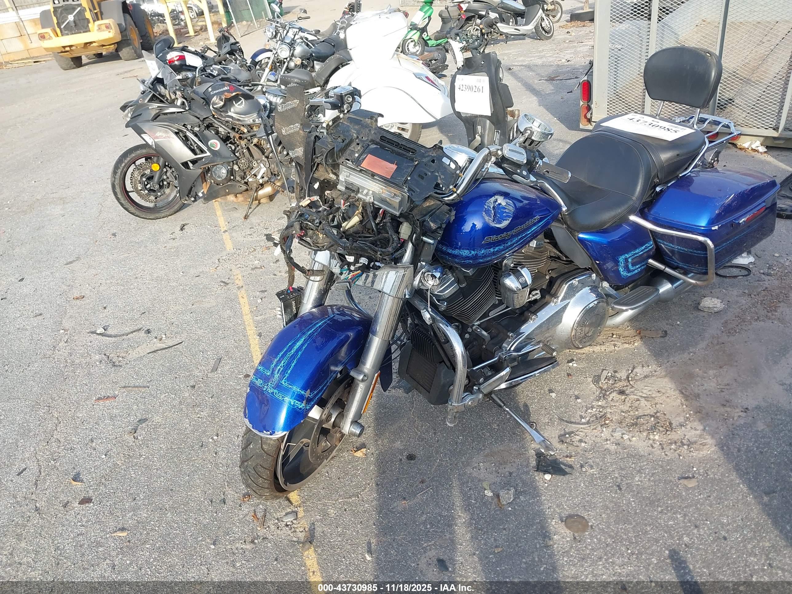 HARLEY-DAVIDSON FLHX image 2