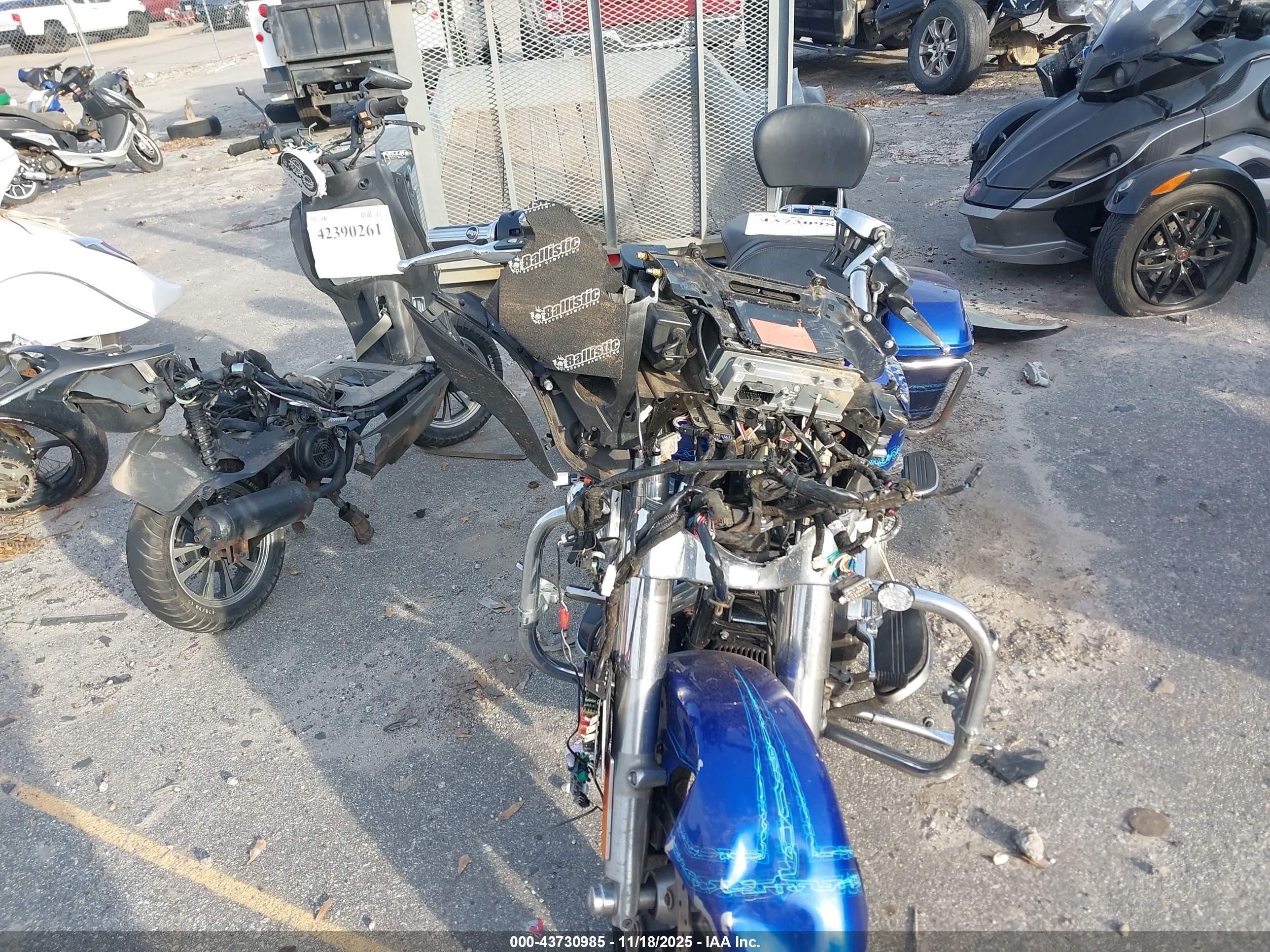 HARLEY-DAVIDSON FLHX image 5